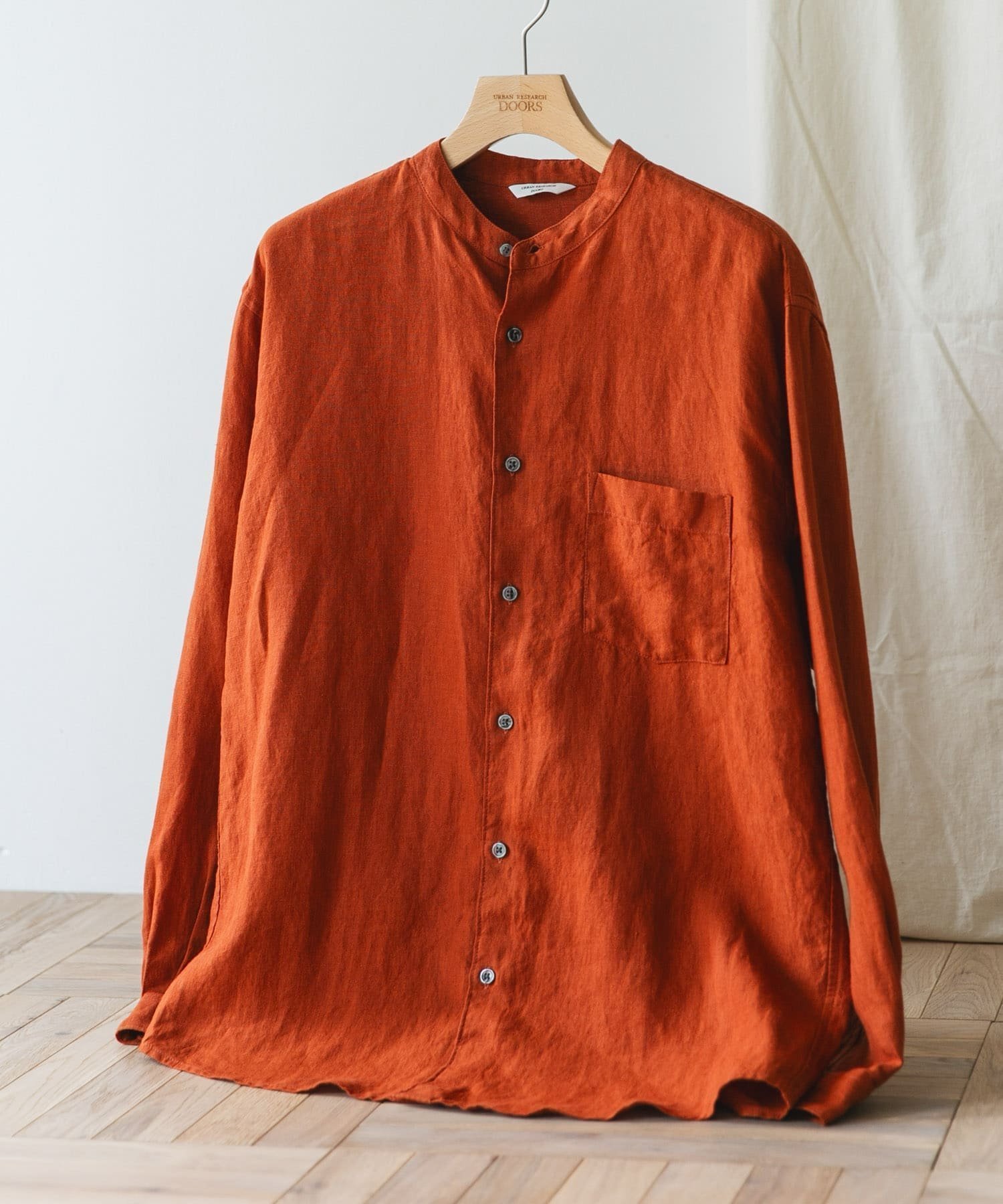 【アーバンリサーチ ドアーズ/URBAN RESEARCH DOORS / MEN】の『XLサイズ/WEB限定』シルケットリネンバンドカラーロングスリーブシャツ インテリア・キッズ・メンズ・レディースファッション・服の通販 founy(ファニー) 　ファッション　Fashion　メンズファッション　Fashion for Men　シルケット　Silket, Silky Cotton　スラックス　Slacks, Dress Pants　センター　Center, Center Line　デニム　Denim, Jeans Material　トレンド　Trend, Trending Now　定番　Standard, Basic Item　人気　Popular, Best Seller　フレンチ　French, French Style　ベーシック　Basic, Essential　リネン　Linen, Linen Fabric　リラックス　Relax, Relaxed Fit　S/S・春夏　SS, Spring/Summer, Warm Season　夏　Summer　エレガント 上品　Elegant　2025年　2025　2025春夏・S/S　Spring/Summer 2025 SS25　TERRACOTTA|ID: prp329100004616828 ipo3291000000033074404