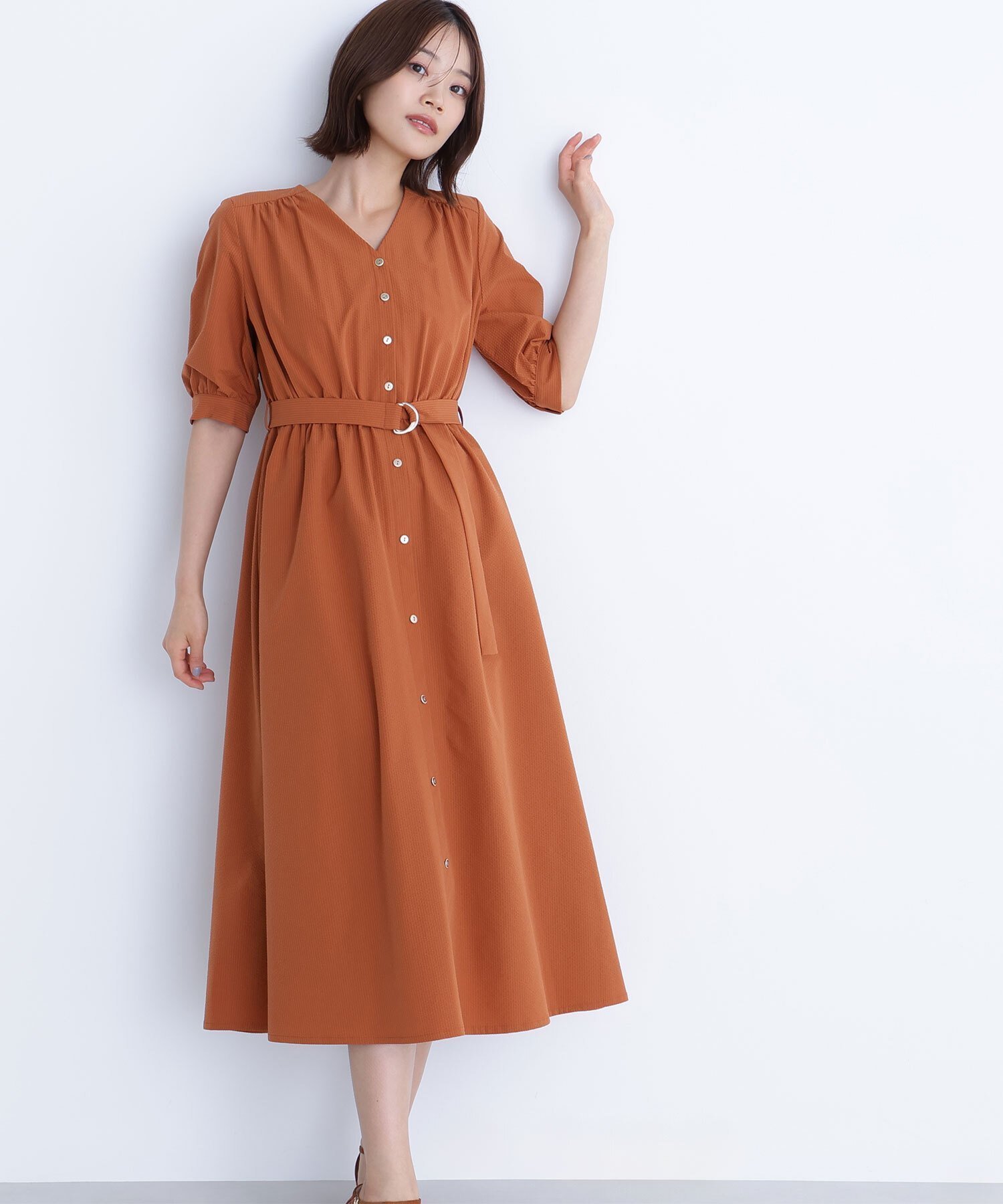 【ナチュラル ビューティー ベーシック/NATURAL BEAUTY BASIC】のゴールドボタンベルテッドワンピース インテリア・キッズ・メンズ・レディースファッション・服の通販 founy(ファニー) 　ファッション　Fashion　レディースファッション　Fashion for Women　ワンピース　Dresses　サッカー　Seersucker, Summer Fabric　リラックス　Relax, Relaxed Fit　オレンジ|ID: prp329100004617083 ipo3291000000033292890