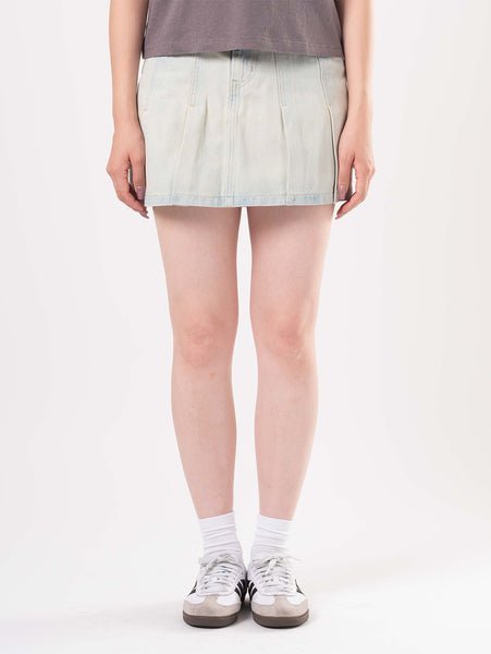 【リーバイス/Levis】のPLEATED ミニスカート ライトインディゴ 人気、トレンドファッション・服の通販 founy(ファニー) 　ファッション　Fashion　レディースファッション　Fashion for Women　スカート　Skirts　ミニスカート　Mini Skirts　バランス　Balance, Style Balance　フィット　Fit, Slim Fit　プリーツ　Pleats, Pleated　ミニスカート　Mini Skirt, Short Skirt　A/W・秋冬　Autumn/Winter　 other-1|ID: prp329100004617107 ipo3291000000035089890