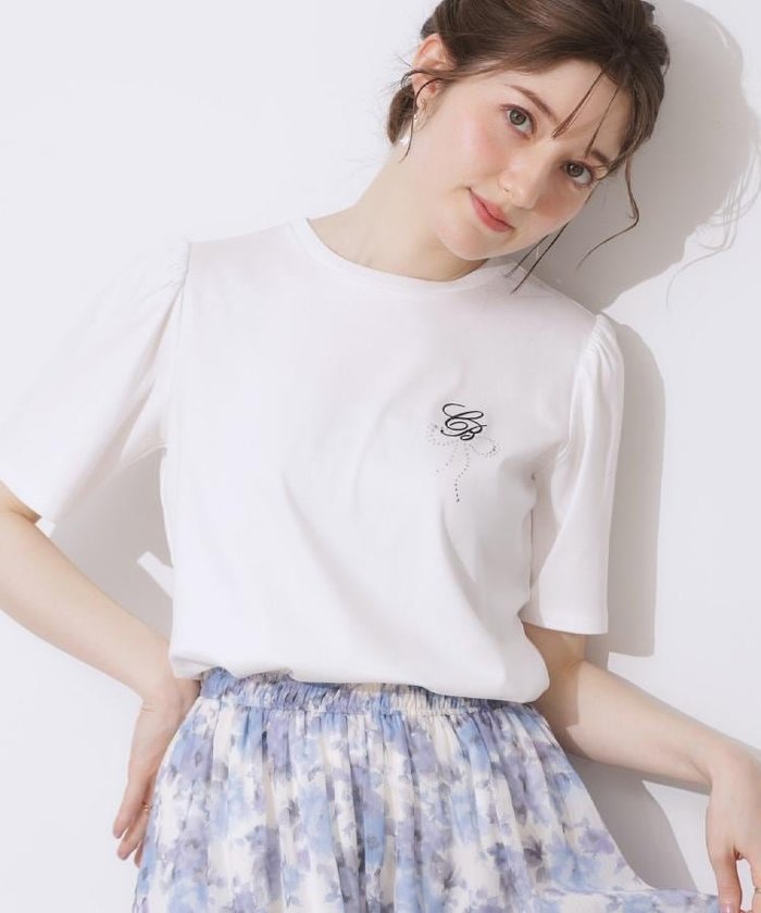 【クチュール ブローチ/Couture Brooch】の【接触冷感・UV・マシンウォッシャブル】60CBロゴT インテリア・キッズ・メンズ・レディースファッション・服の通販 founy(ファニー) https://founy.com/ ファッション Fashion レディースファッション Fashion for Women おすすめ Recommended / Our Picks ギャザー Gathered, Ruffled シルケット Silket, Silky Cotton シンプル Simple, Minimal フィット Fit, Slim Fit リボン Ribbon, Bow ワンポイント One Point, Statement Accent 夏 Summer |ID: prp329100004617453 ipo3291000000033516878