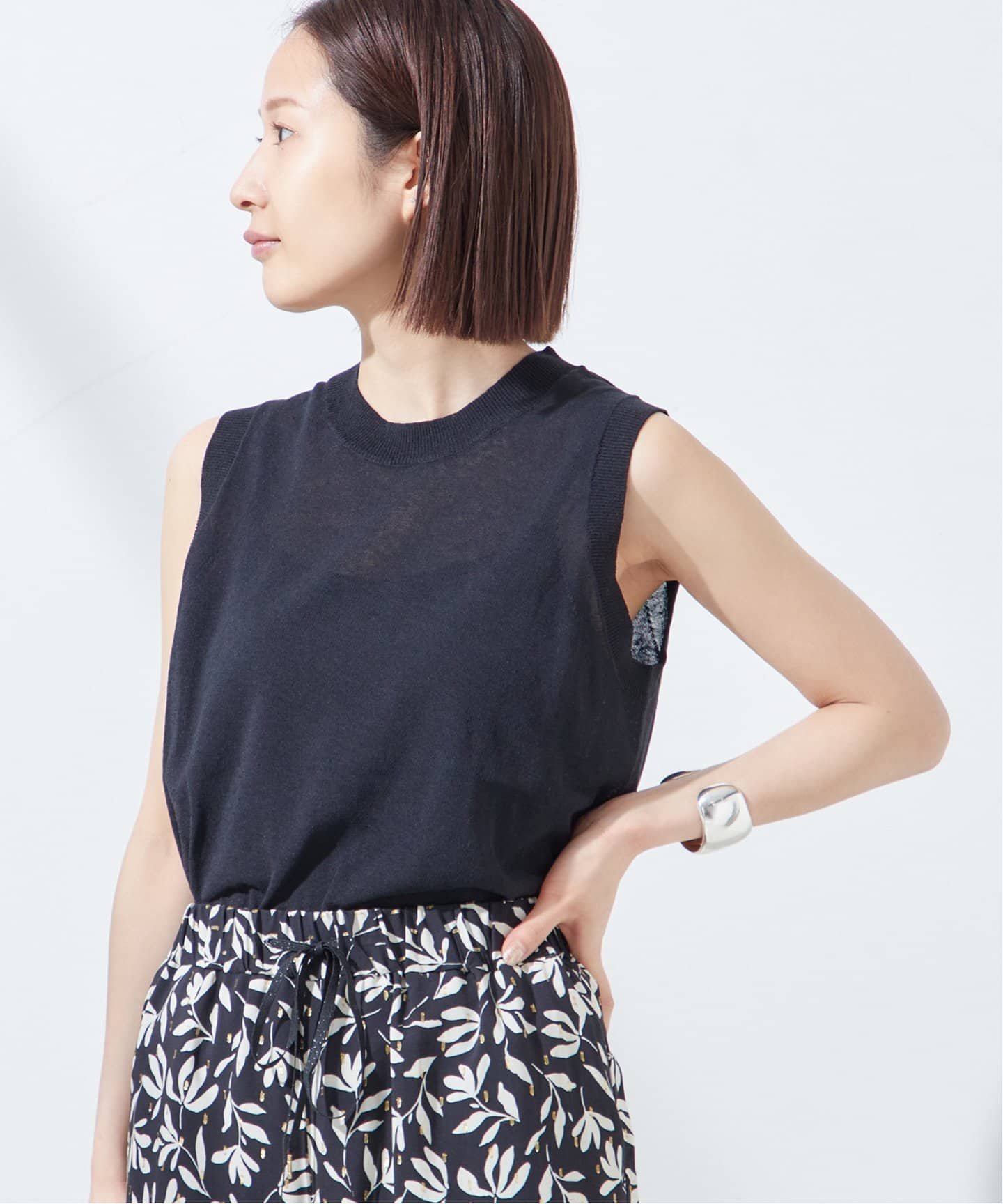 【ジャーナルスタンダード レサージュ/journal standard L'essage】のニットノースリーブトップス インテリア・キッズ・メンズ・レディースファッション・服の通販 founy(ファニー) 　ファッション　Fashion　レディースファッション　Fashion for Women　トップス・カットソー　Cut & Sew Tops　ニット　Knit Tops & Sweaters　キャミソール&ノースリーブ　Camisoles & Sleeveless Tops　2025年　2025　2025春夏・S/S　Spring/Summer 2025 SS25　サマー　Summer, Summer Style　ボトム　Bottoms, Lower Wear　リネン　Linen, Linen Fabric　ワイド　Wide, Wide Fit　ブラック|ID: prp329100004617491 ipo3291000000033087236