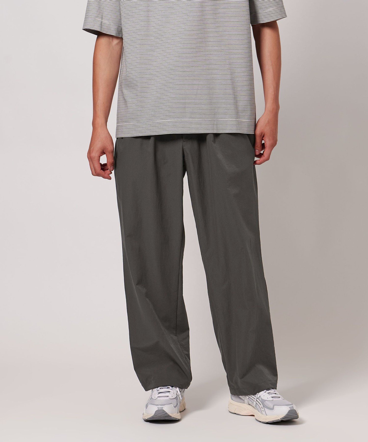 【ユナイテッドアローズ/UNITED ARROWS / MEN】のDotAir ドットエア ハーフギャザー ヘムコード 2プリーツパンツ -吸水速乾 ストレッチ- インテリア・キッズ・メンズ・レディースファッション・服の通販 founy(ファニー) 　ファッション　Fashion　メンズファッション　Fashion for Men　ボトムス　Bottoms　カットソー　Cut and Sewn Top　カーゴパンツ　Cargo Pants, Utility Pants　ギャザー　Gathered, Ruffled　吸水　Absorbent, Quick-Dry　軽量　Lightweight, Ultra Light　シンプル　Simple, Minimal　ストレッチ　Stretch, Stretchy Fabric　スポーツ　Sports, Activewear　セットアップ　Set-Up, Coordinated Outfit　ドット　Polka Dot, Dot Pattern　長袖　Long Sleeve, Full Sleeve　ハーフ　Half, Half-Length　フィット　Fit, Slim Fit　プリーツ　Pleats, Pleated　半袖　Short Sleeve, Half Sleeve　メッシュ　Mesh, Net Fabric　モダン　Modern, Contemporary　リラックス　Relax, Relaxed Fit　おすすめ　Recommended / Our Picks　夏　Summer　旅行　Travel　DK.GRAY|ID: prp329100004617495 ipo3291000000033340529