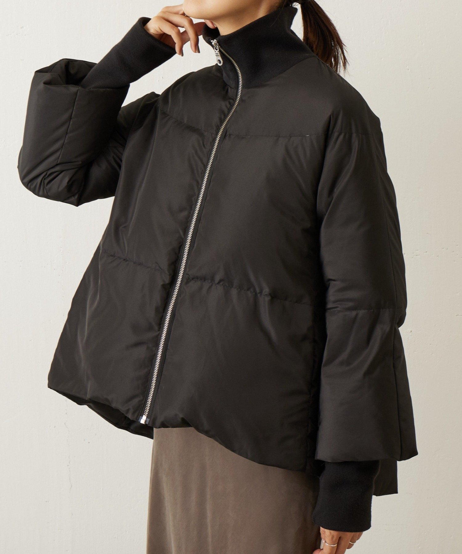 【ビアズリー/BEARDSLEY】のジップフレアダウン インテリア・キッズ・メンズ・レディースファッション・服の通販 founy(ファニー) 　ファッション　Fashion　レディースファッション　Fashion for Women　シンプル　Simple, Minimal　ジャケット　Jacket, Outerwear　スタンド　Stand Collar, Upright Stand　ダウン　Down, Puffer　フェザー　Feather, Feather Detail　フォルム　Silhouette, Form　フレア　Flare, Flared　マフラー　Scarf, Muffler　エレガント 上品　Elegant　ブラック|ID: prp329100004617827 ipo3291000000033575118