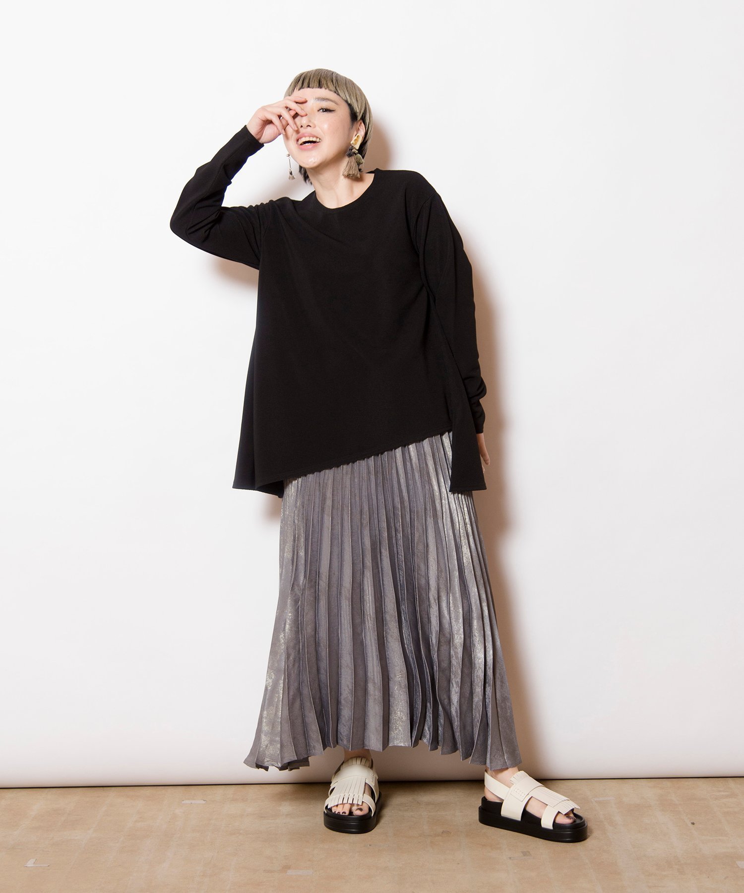 【オズモーシス/OSMOSIS】のアシンメトリーヘムTシャツ インテリア・キッズ・メンズ・レディースファッション・服の通販 founy(ファニー) 　ファッション　Fashion　レディースファッション　Fashion for Women　トップス・カットソー　Cut & Sew Tops　シャツ・ブラウス・オフィスカジュアル　Elegant Blouses & Button-Ups　ロングTシャツ・Tシャツ　Longline T-Shirts & Tees　カットソー　Cut and Sewn Top　フレア　Flare, Flared　夏　Summer　定番　Standard, Basic Item　S/S・春夏　SS, Spring/Summer, Warm Season　BLACK|ID: prp329100004617917 ipo3291000000033834336