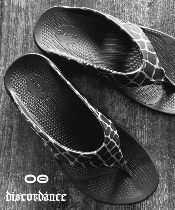 【ビーセカンド/B'2nd / MEN】のChildren of the discordance x OOFOS / x OORIGINAL インテリア・キッズ・メンズ・レディースファッション・服の通販 founy(ファニー) https://founy.com/ ファッション Fashion メンズファッション Fashion for Men クッション Cushion, Throw Pillow クロコ Crocodile, Croc Embossed コレクション Collection, Seasonal Line サンダル Sandals, Summer Shoes シューズ Shoes, Footwear シンプル Simple, Minimal スポーツ Sports, Activewear トレーナー Sweatshirt, Trainer 人気 Popular, Best Seller ビーチ Beach, Seaside フィット Fit, Slim Fit プレミアム Premium, High-End リメイク Remake, Reconstructed ワーク Workwear, Utility Style |ID: prp329100004617977 ipo3291000000033097341