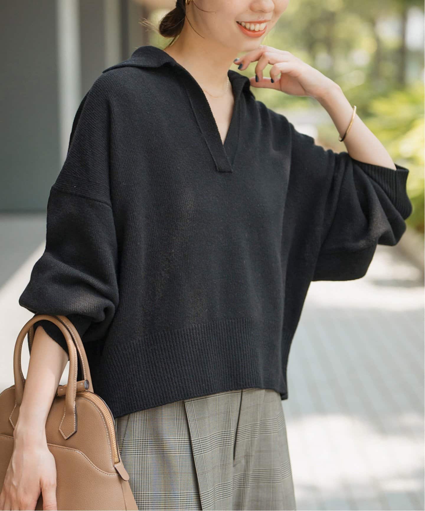 【スピック&スパン/Spick & Span】のウール混ポロシャツプルオーバー インテリア・キッズ・メンズ・レディースファッション・服の通販 founy(ファニー) 　ファッション　Fashion　レディースファッション　Fashion for Women　トップス・カットソー　Cut & Sew Tops　シャツ・ブラウス・オフィスカジュアル　Elegant Blouses & Button-Ups　ポロシャツ・きれいめカジュアル　Smart-Casual Polo Tops　カジュアルプルオーバー・ニットトップス　Pullovers & Knit Tops / Casual Pullovers　おすすめ　Recommended / Our Picks　イタリア　Italy　クラシック　Classic, Timeless Style　シンプル　Simple, Minimal　スキッパー　Skipper, Open Collar　フェミニン　Feminine, Girly　ポロシャツ　Polo Shirt, Collared Tee　リラックス　Relax, Relaxed Fit　エレガント 上品　Elegant　今季　This Season, Current Season　長袖　Long Sleeve, Full Sleeve　ブラック|ID: prp329100004617987 ipo3291000000033719456