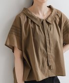 【アーバンリサーチ/URBAN RESEARCH】のハーフスリーブフリルカラーブラウス 人気、トレンドファッション・服の通販 founy(ファニー) ファッション Fashion レディースファッション Fashion for Women トップス・カットソー Cut & Sew Tops シャツ・ブラウス・オフィスカジュアル Elegant Blouses & Button-Ups 2025年 2025 2025春夏・S/S Spring/Summer 2025 SS25 おすすめ Recommended / Our Picks ギャザー Gathered, Ruffled シンプル Simple, Minimal スキッパー Skipper, Open Collar ストレート Straight, Straight Cut スラックス Slacks, Dress Pants バランス Balance, Style Balance フリル Frill, Ruffle 夏 Summer S/S・春夏 SS, Spring/Summer, Warm Season thumbnail KHAKIBEIGE|ID: prp329100004618049 ipo3291000000033098065