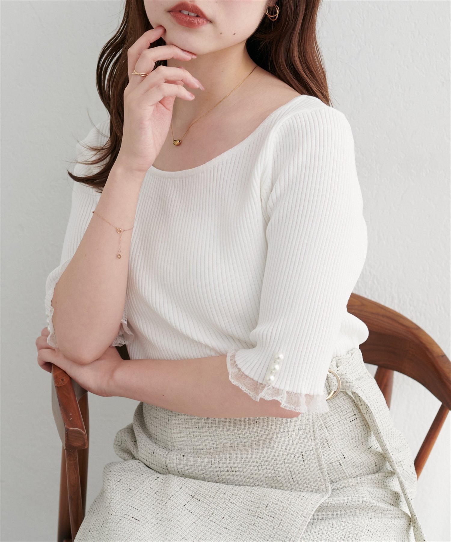 【ナチュラルクチュール/natural couture】の前後2WAYシアーフリルリブニット インテリア・キッズ・メンズ・レディースファッション・服の通販 founy(ファニー) 　ファッション　Fashion　レディースファッション　Fashion for Women　トップス・カットソー　Cut & Sew Tops　ニット　Knit Tops & Sweaters　キャミワンピース　Cami Dress, Slip Dress　シューズ　Shoes, Footwear　シンプル　Simple, Minimal　ジャケット　Jacket, Outerwear　スニーカー　Sneakers, Trainers　タイトスカート　Pencil Skirt, Tight Skirt　デコルテ　Décolleté, Neckline　デニム　Denim, Jeans Material　パール　Pearl, Pearl Accent　フィット　Fit, Slim Fit　フェミニン　Feminine, Girly　フラット　Flat, Flat Shoes　リラックス　Relax, Relaxed Fit　レース　Lace, Lace Fabric　ワイド　Wide, Wide Fit　エレガント 上品　Elegant　2025年　2025　2025-2026秋冬・A/W　Autumn/Winter 2025–26 AW25–26　オフホワイト|ID: prp329100004618056 ipo3291000000033280733