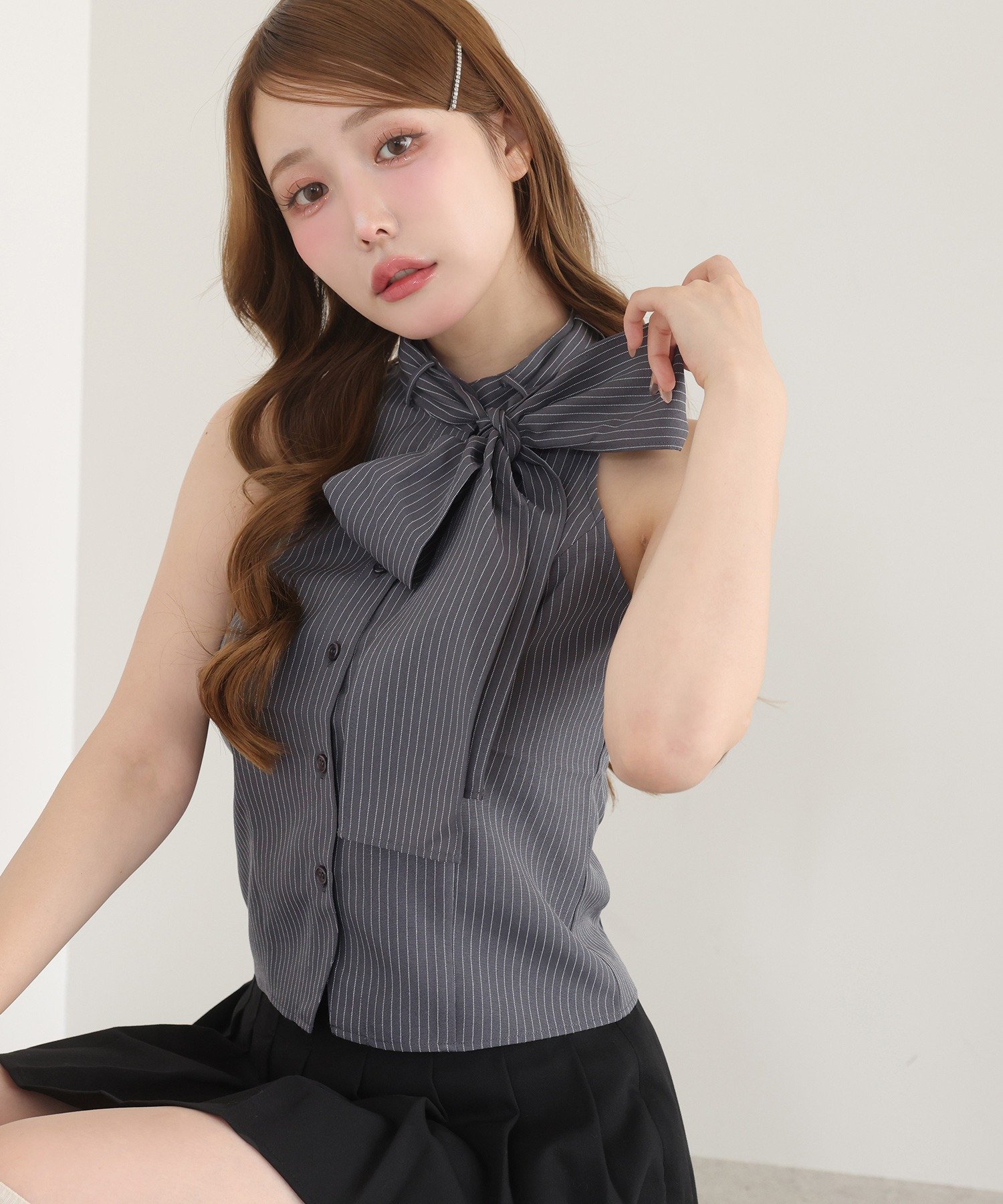 【ナイスクラップ/NICE CLAUP】のアメスリボウタイブラウス インテリア・キッズ・メンズ・レディースファッション・服の通販 founy(ファニー) 　ファッション　Fashion　レディースファッション　Fashion for Women　トップス・カットソー　Cut & Sew Tops　シャツ・ブラウス・オフィスカジュアル　Elegant Blouses & Button-Ups　おすすめ　Recommended / Our Picks　キャップ　Cap, Baseball Cap　シンプル　Simple, Minimal　スニーカー　Sneakers, Trainers　ティアードスカート　Tiered Skirt, Flounced Skirt　デニム　Denim, Jeans Material　バランス　Balance, Style Balance　フェミニン　Feminine, Girly　マーメイド　Mermaid, Fishtail Silhouette　リボン　Ribbon, Bow　チャコールグレー|ID: prp329100004618077 ipo3291000000033256658