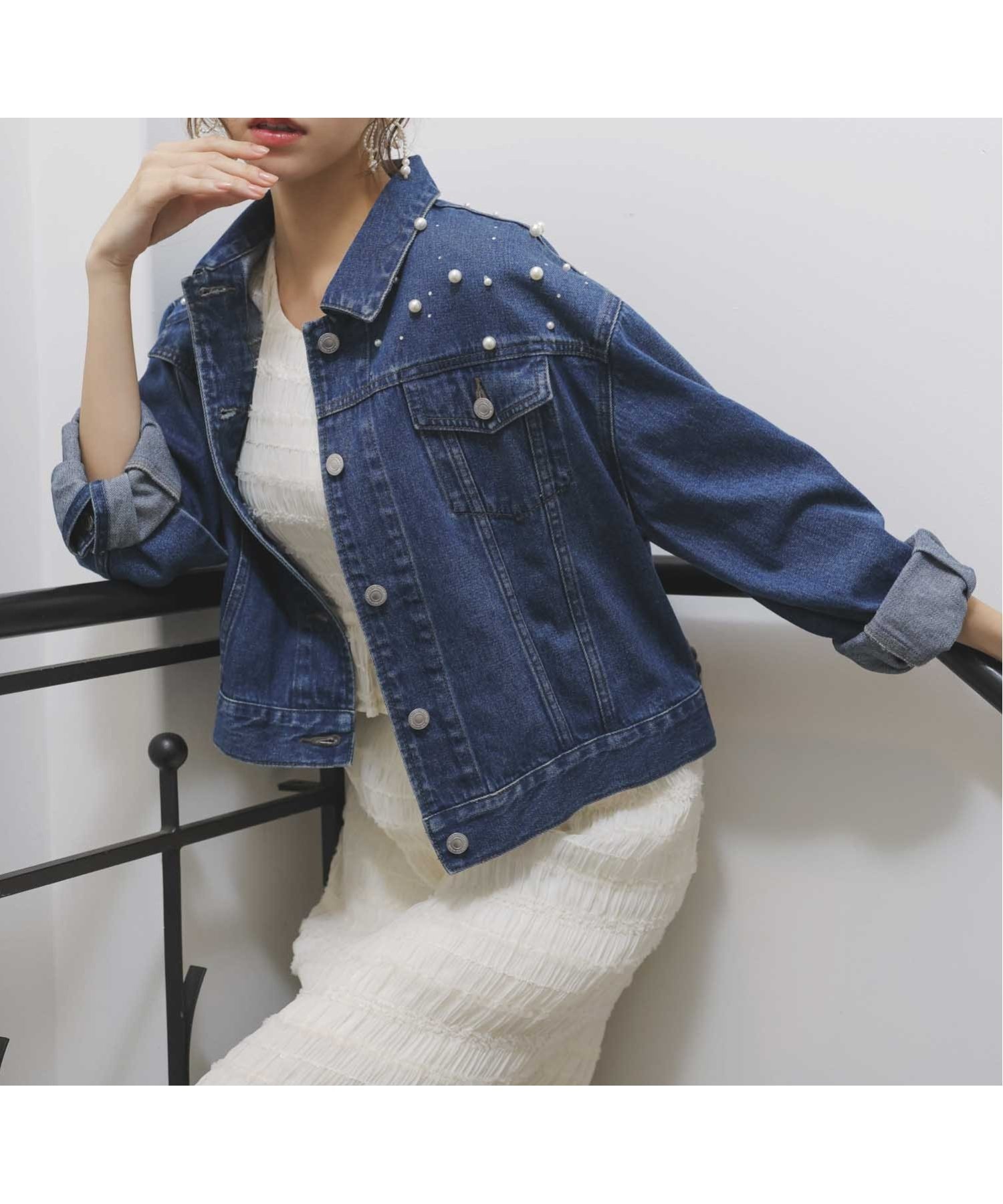【ノエラ/Noela】のパールビジューデニムジャケット インテリア・キッズ・メンズ・レディースファッション・服の通販 founy(ファニー) 　ファッション　Fashion　レディースファッション　Fashion for Women　アウター　Coat / Outerwear Collection　レディースジャケット・軽アウター　Jackets　デニムジャケット / カジュアルアウター　Denim Jackets　インディゴ　Indigo Denim　ジャケット　Jacket, Outerwear　デニム　Denim, Jeans Material　バランス　Balance, Style Balance　パール　Pearl, Pearl Accent　ビジュー　Bijou, Jewel-like Accent　ポケット　Pocket, Pocket Detail　インディゴ|ID: prp329100004618091 ipo3291000000033713999