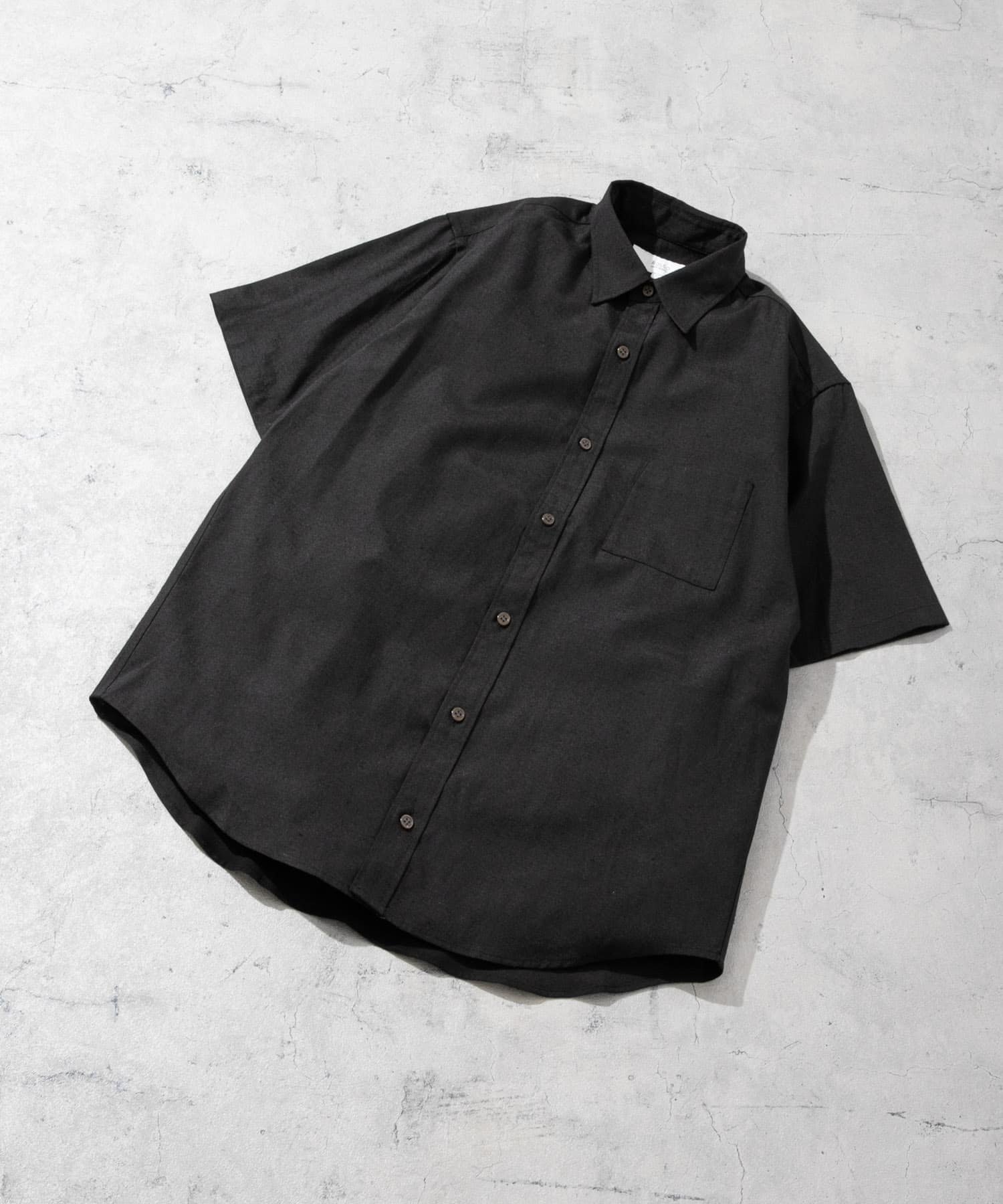 【アーバンリサーチ ロッソ/URBAN RESEARCH ROSSO / MEN】の『防シワ』『XLサイズあり』ハイパフォーマンスリネンレギュラー半袖シャツ インテリア・キッズ・メンズ・レディースファッション・服の通販 founy(ファニー) 　ファッション　Fashion　メンズファッション　Fashion for Men　サングラス　Sunglasses, Shades　サンダル　Sandals, Summer Shoes　シンプル　Simple, Minimal　スニーカー　Sneakers, Trainers　スラックス　Slacks, Dress Pants　デニム　Denim, Jeans Material　パフォーマンス　Performance, Active Function　ベーシック　Basic, Essential　半袖　Short Sleeve, Half Sleeve　リネン　Linen, Linen Fabric　リュック　Backpack, Rucksack　レギュラー　Regular, Standard Fit　ワーク　Workwear, Utility Style　S/S・春夏　SS, Spring/Summer, Warm Season　おすすめ　Recommended / Our Picks　夏　Summer　エレガント 上品　Elegant　ビジネス 仕事 通勤　Business / Work / Commuting　2025年　2025　2025春夏・S/S　Spring/Summer 2025 SS25　BLACK|ID: prp329100004618503 ipo3291000000033180508
