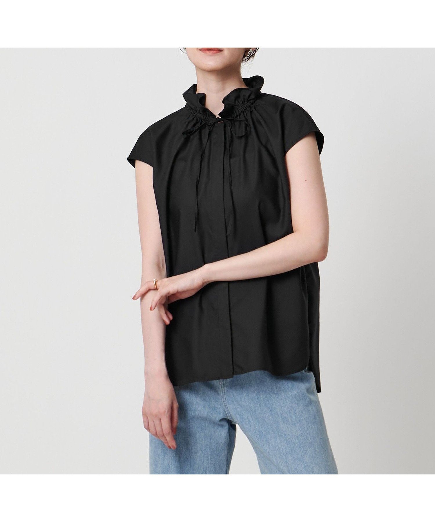 【ユナイテッドアローズ/UNITED ARROWS】のフリルカラー フレンチスリーブ ブラウス インテリア・キッズ・メンズ・レディースファッション・服の通販 founy(ファニー) 　ファッション　Fashion　レディースファッション　Fashion for Women　トップス・カットソー　Cut & Sew Tops　シャツ・ブラウス・オフィスカジュアル　Elegant Blouses & Button-Ups　インナー　Innerwear　ジャケット　Jacket, Outerwear　スリーブ　Sleeve, Long Sleeve / Short Sleeve　ドレープ　Drape, Draping Fabric　ドローストリング　Drawstring, Pull Cord　フェミニン　Feminine, Girly　フリル　Frill, Ruffle　フレア　Flare, Flared　フレンチ　French, French Style　リボン　Ribbon, Bow　ビジネス 仕事 通勤　Business / Work / Commuting　BLACK|ID: prp329100004618544 ipo3291000000033109937