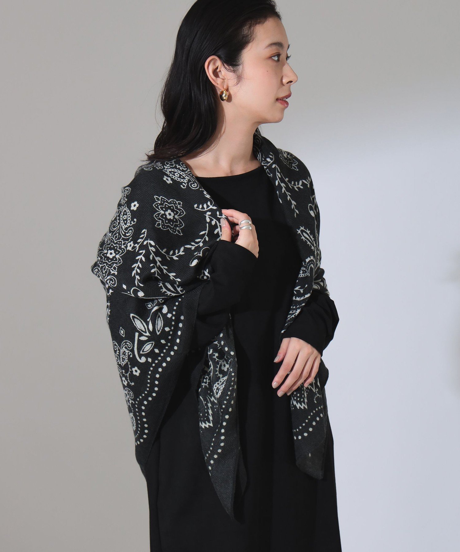 【デミルクス ビームス/Demi-Luxe BEAMS】の【残りわずか/大ヒット】manipuri / バンダナ ストール 25AW マニプリ インテリア・キッズ・メンズ・レディースファッション・服の通販 founy(ファニー) 　ファッション　Fashion　レディースファッション　Fashion for Women　2025年　2025　2025-2026秋冬・A/W　Autumn/Winter 2025–26 AW25–26　クラシック　Classic, Timeless Style　ストール　Stole, Wrap　バンダナ　Bandana, Head Scarf　モノトーン　Monotone, Black and White　BLACK|ID: prp329100004618784 ipo3291000000033548343