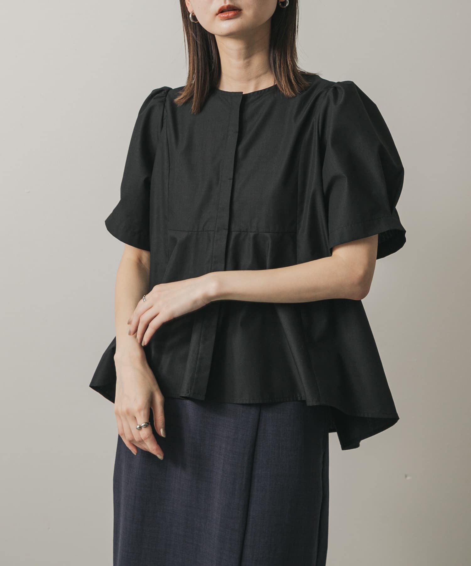 【センスオブプレイス/SENSE OF PLACE by URBAN RESEARCH】のバックタックプリーツブラウス インテリア・キッズ・メンズ・レディースファッション・服の通販 founy(ファニー) 　ファッション　Fashion　レディースファッション　Fashion for Women　トップス・カットソー　Cut & Sew Tops　シャツ・ブラウス・オフィスカジュアル　Elegant Blouses & Button-Ups　バッグ　Bags　プリーツ　Pleats, Pleated　エレガント 上品　Elegant　BLACK|ID: prp329100004618979 ipo3291000000033227122