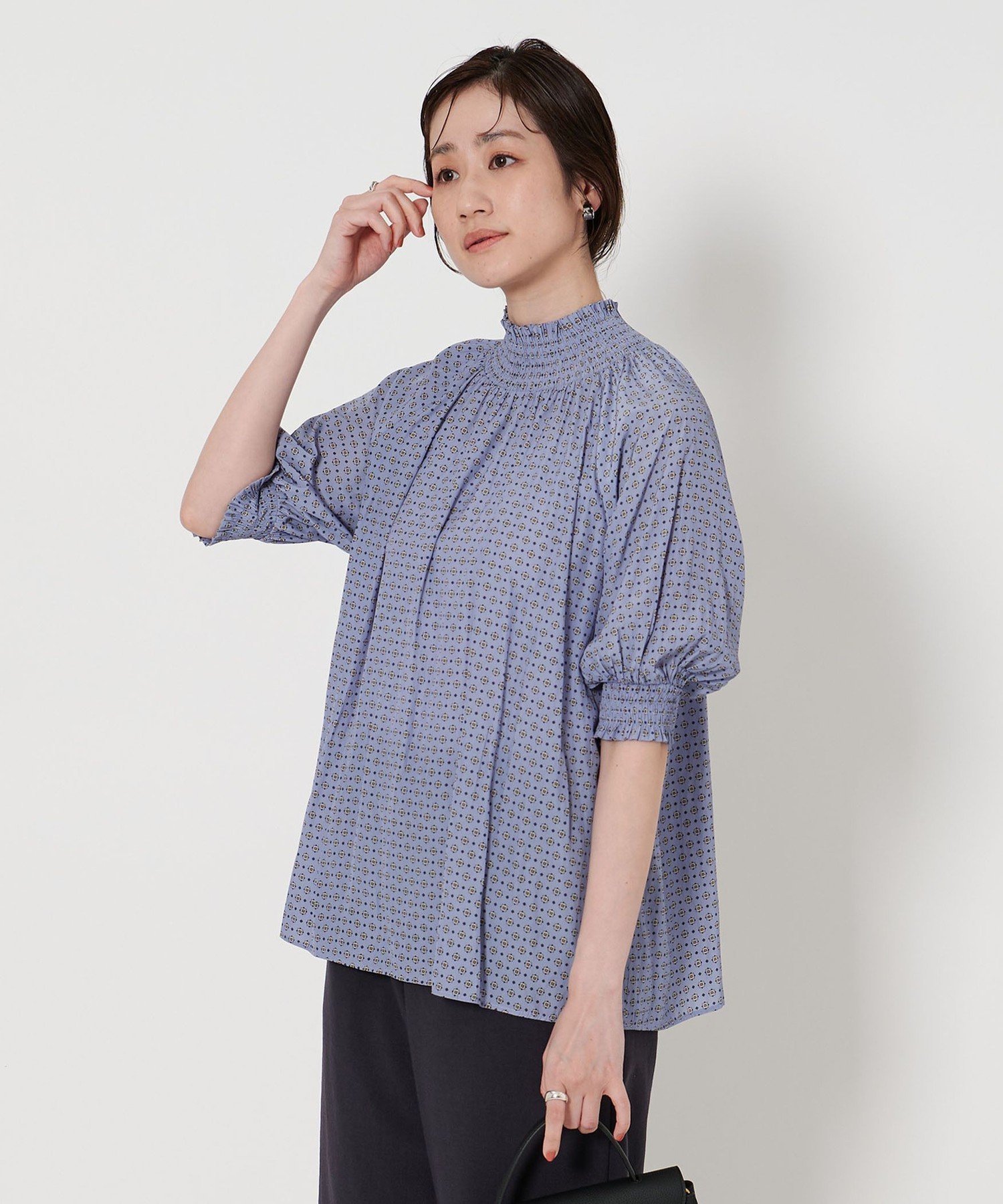 【ユナイテッドアローズ/UNITED ARROWS】のシャーリング ハイネック ブラウス 人気、トレンドファッション・服の通販 founy(ファニー) 　ファッション　Fashion　レディースファッション　Fashion for Women　トップス・カットソー　Cut & Sew Tops　シャツ・ブラウス・オフィスカジュアル　Elegant Blouses & Button-Ups　インナー　Innerwear　ギャザー　Gathered, Ruffled　シャーリング　Shirring, Ruched　ジャケット　Jacket, Outerwear　デニム　Denim, Jeans Material　ハイネック　High Neck, Mock Neck　プリント　Print, Printed Pattern　ボトム　Bottoms, Lower Wear　無地　Plain, Solid Color　おすすめ　Recommended / Our Picks　 other-1|ID: prp329100004618995 ipo3291000000033121047