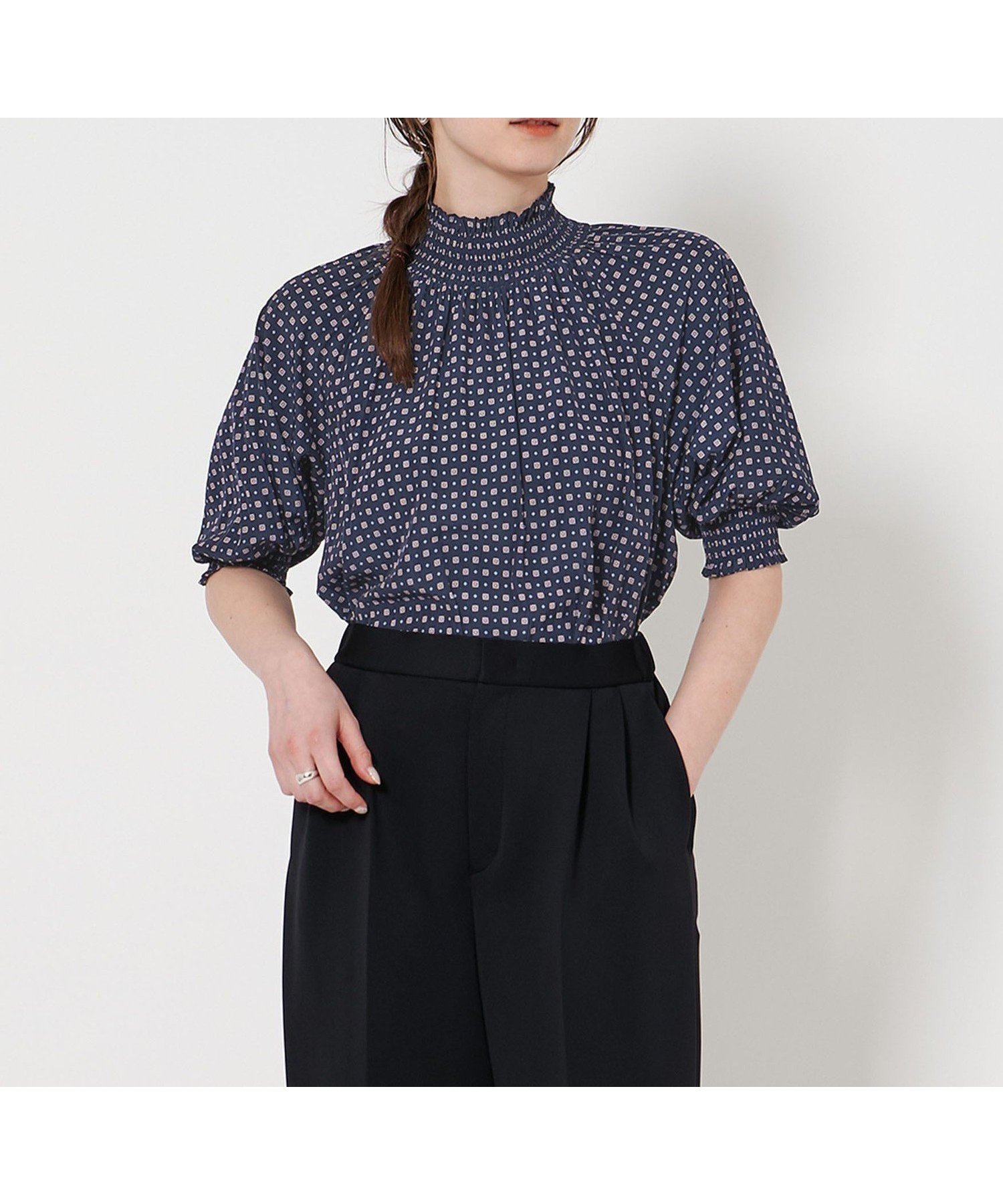 【ユナイテッドアローズ/UNITED ARROWS】のシャーリング ハイネック ブラウス インテリア・キッズ・メンズ・レディースファッション・服の通販 founy(ファニー) 　ファッション　Fashion　レディースファッション　Fashion for Women　トップス・カットソー　Cut & Sew Tops　シャツ・ブラウス・オフィスカジュアル　Elegant Blouses & Button-Ups　インナー　Innerwear　ギャザー　Gathered, Ruffled　シャーリング　Shirring, Ruched　ジャケット　Jacket, Outerwear　デニム　Denim, Jeans Material　ハイネック　High Neck, Mock Neck　プリント　Print, Printed Pattern　ボトム　Bottoms, Lower Wear　無地　Plain, Solid Color　おすすめ　Recommended / Our Picks　その他7|ID: prp329100004618995 ipo3291000000033121053