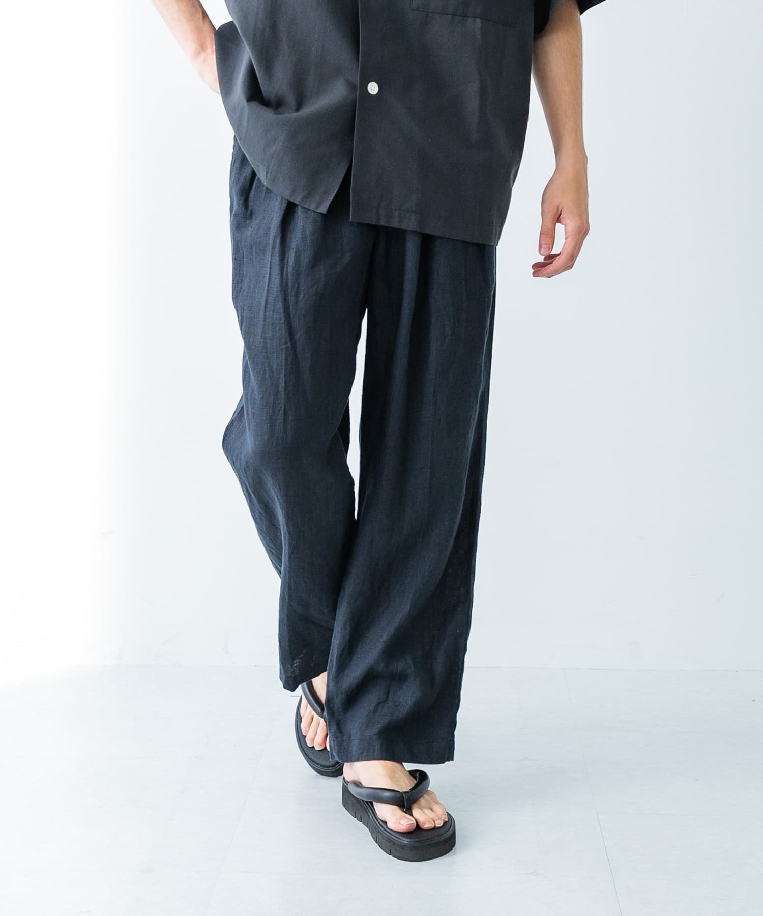 【アーバンリサーチ/URBAN RESEARCH / MEN】のLINEN TUCK PANTS インテリア・キッズ・メンズ・レディースファッション・服の通販 founy(ファニー) 　ファッション　Fashion　メンズファッション　Fashion for Men　ボトムス　Bottoms　サンダル　Sandals, Summer Shoes　シューズ　Shoes, Footwear　シンプル　Simple, Minimal　スラックス　Slacks, Dress Pants　セットアップ　Set-Up, Coordinated Outfit　フレンチ　French, French Style　リネン　Linen, Linen Fabric　リラックス　Relax, Relaxed Fit　S/S・春夏　SS, Spring/Summer, Warm Season　おすすめ　Recommended / Our Picks　夏　Summer　エレガント 上品　Elegant　2025年　2025　2025春夏・S/S　Spring/Summer 2025 SS25　D.NAVY|ID: prp329100004619022 ipo3291000000033121498