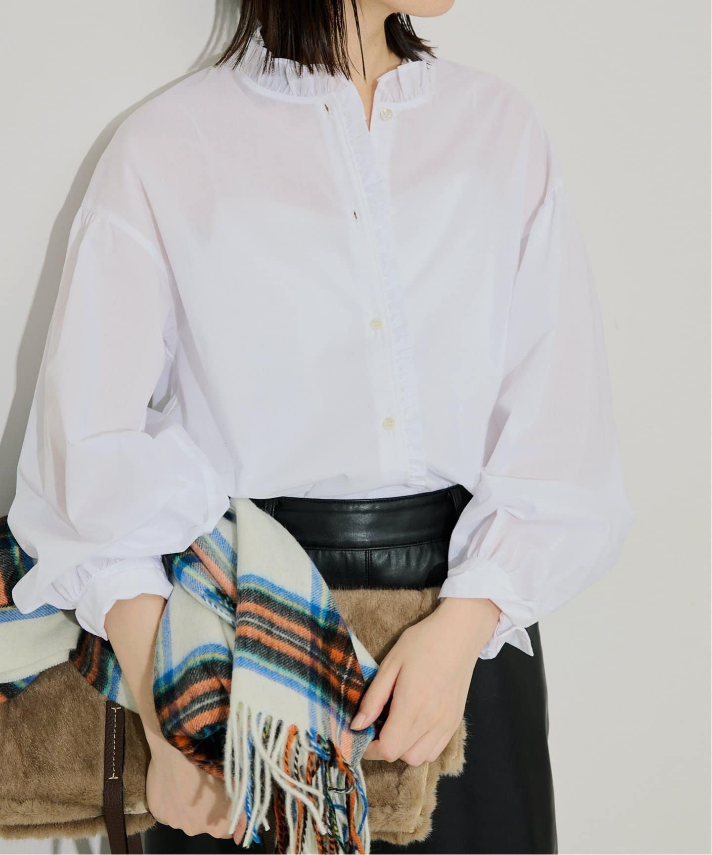 【スローブ イエナ/SLOBE IENA】の《追加 》ミニフリルブラウス インテリア・キッズ・メンズ・レディースファッション・服の通販 founy(ファニー) 　ファッション　Fashion　レディースファッション　Fashion for Women　トップス・カットソー　Cut & Sew Tops　シャツ・ブラウス・オフィスカジュアル　Elegant Blouses & Button-Ups　2025年　2025　2025春夏・S/S　Spring/Summer 2025 SS25　ホワイト|ID: prp329100004619036 ipo3291000000033121704