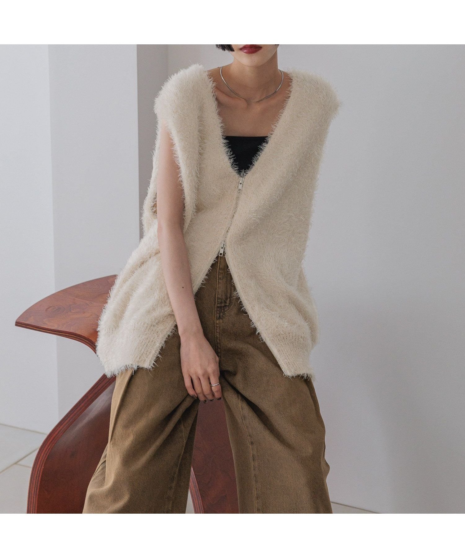 【ローリーズファーム/LOWRYS FARM】のシャギーZIPベスト インテリア・キッズ・メンズ・レディースファッション・服の通販 founy(ファニー) 　ファッション　Fashion　レディースファッション　Fashion for Women　アウター　Coat / Outerwear Collection　トップス・カットソー　Cut & Sew Tops　ベスト&ジレ / 重ね着スタイル　Vests & Gilets　おすすめ　Recommended / Our Picks　キャミソール　Camisole, Spaghetti Strap Top　タンク　Tank Top, Sleeveless Top　トレンド　Trend, Trending Now　ベスト　Vest, Waistcoat　羽織　Haori, Light Jacket　アイボリー|ID: prp329100004619050 ipo3291000000033578690