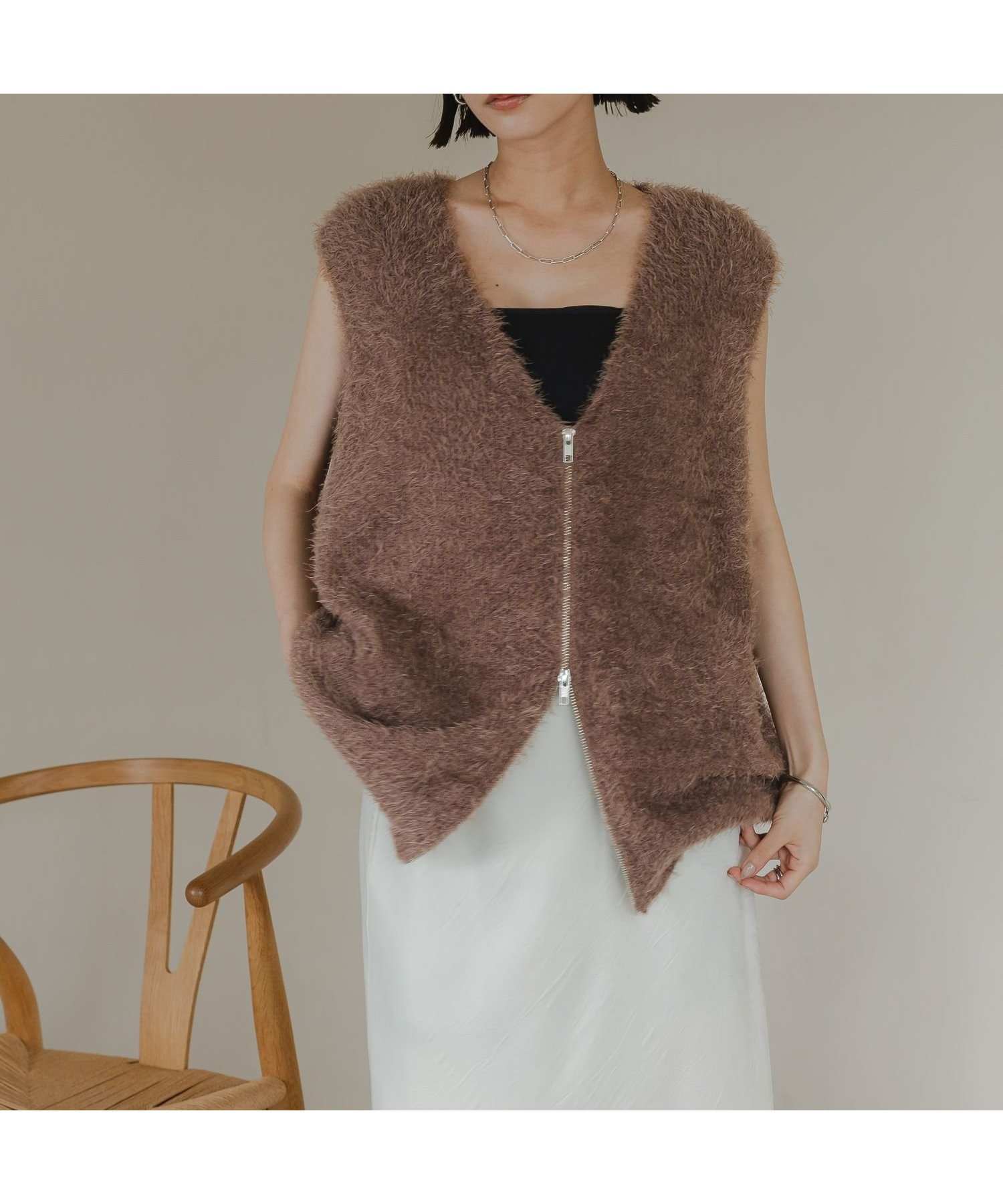 【ローリーズファーム/LOWRYS FARM】のシャギーZIPベスト インテリア・キッズ・メンズ・レディースファッション・服の通販 founy(ファニー) 　ファッション　Fashion　レディースファッション　Fashion for Women　アウター　Coat / Outerwear Collection　トップス・カットソー　Cut & Sew Tops　ベスト&ジレ / 重ね着スタイル　Vests & Gilets　おすすめ　Recommended / Our Picks　キャミソール　Camisole, Spaghetti Strap Top　タンク　Tank Top, Sleeveless Top　トレンド　Trend, Trending Now　ベスト　Vest, Waistcoat　羽織　Haori, Light Jacket　ブラウン|ID: prp329100004619050 ipo3291000000033578695