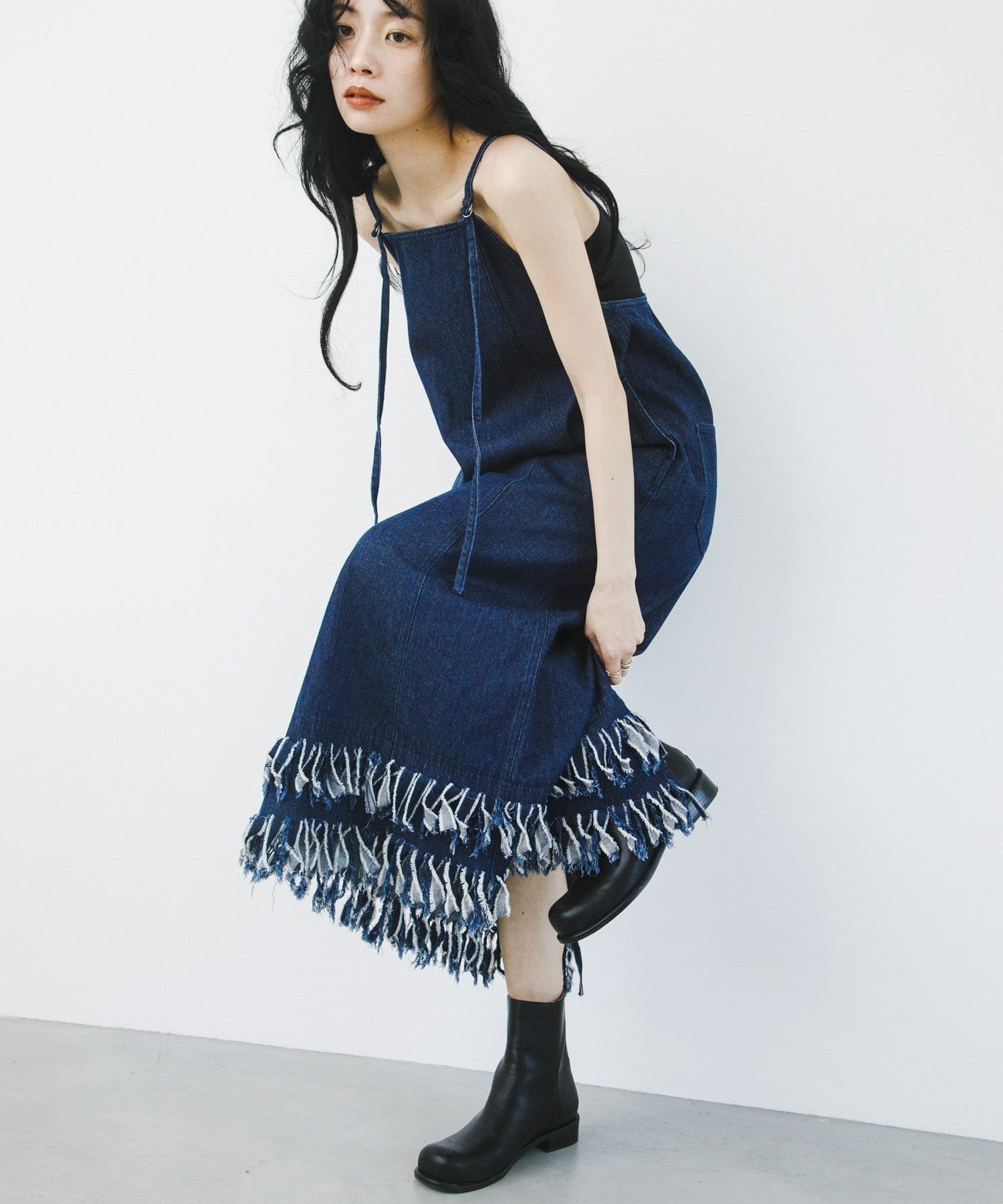【ケービーエフ/KBF / URBAN RESEARCH】のフリンジデニムキャミワンピース インテリア・キッズ・メンズ・レディースファッション・服の通販 founy(ファニー) 　ファッション　Fashion　レディースファッション　Fashion for Women　ワンピース　Dresses　キャミソールワンピース　Camisole Dresses　2025年　2025　2025-2026秋冬・A/W　Autumn/Winter 2025–26 AW25–26　冬　Winter / This Winter　インナー　Innerwear　キャミワンピース　Cami Dress, Slip Dress　フリンジ　Fringe, Tassel　ロング　Long, Long-Length　A/W・秋冬　Autumn/Winter　BLUE|ID: prp329100004619322 ipo3291000000033349248