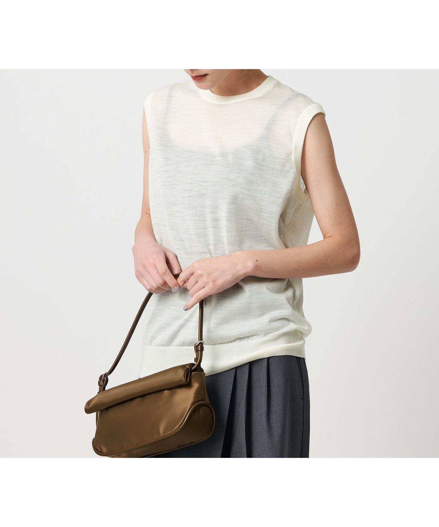 【ビューティ&ユース ユナイテッドアローズ/BEAUTY&YOUTH / UNITED ARROWS】のウールナイロン シアーノースリーブニット インテリア・キッズ・メンズ・レディースファッション・服の通販 founy(ファニー) 　ファッション　Fashion　レディースファッション　Fashion for Women　トップス・カットソー　Cut & Sew Tops　ニット　Knit Tops & Sweaters　キャミソール&ノースリーブ　Camisoles & Sleeveless Tops　インナー　Innerwear　カーディガン　Cardigan, Knitwear　シアー　Sheer, See-Through　スラックス　Slacks, Dress Pants　デニム　Denim, Jeans Material　ノースリーブ　Sleeveless, No-Sleeve　ベーシック　Basic, Essential　ボトム　Bottoms, Lower Wear　ワイド　Wide, Wide Fit　OFF WHITE|ID: prp329100004619339 ipo3291000000033282826