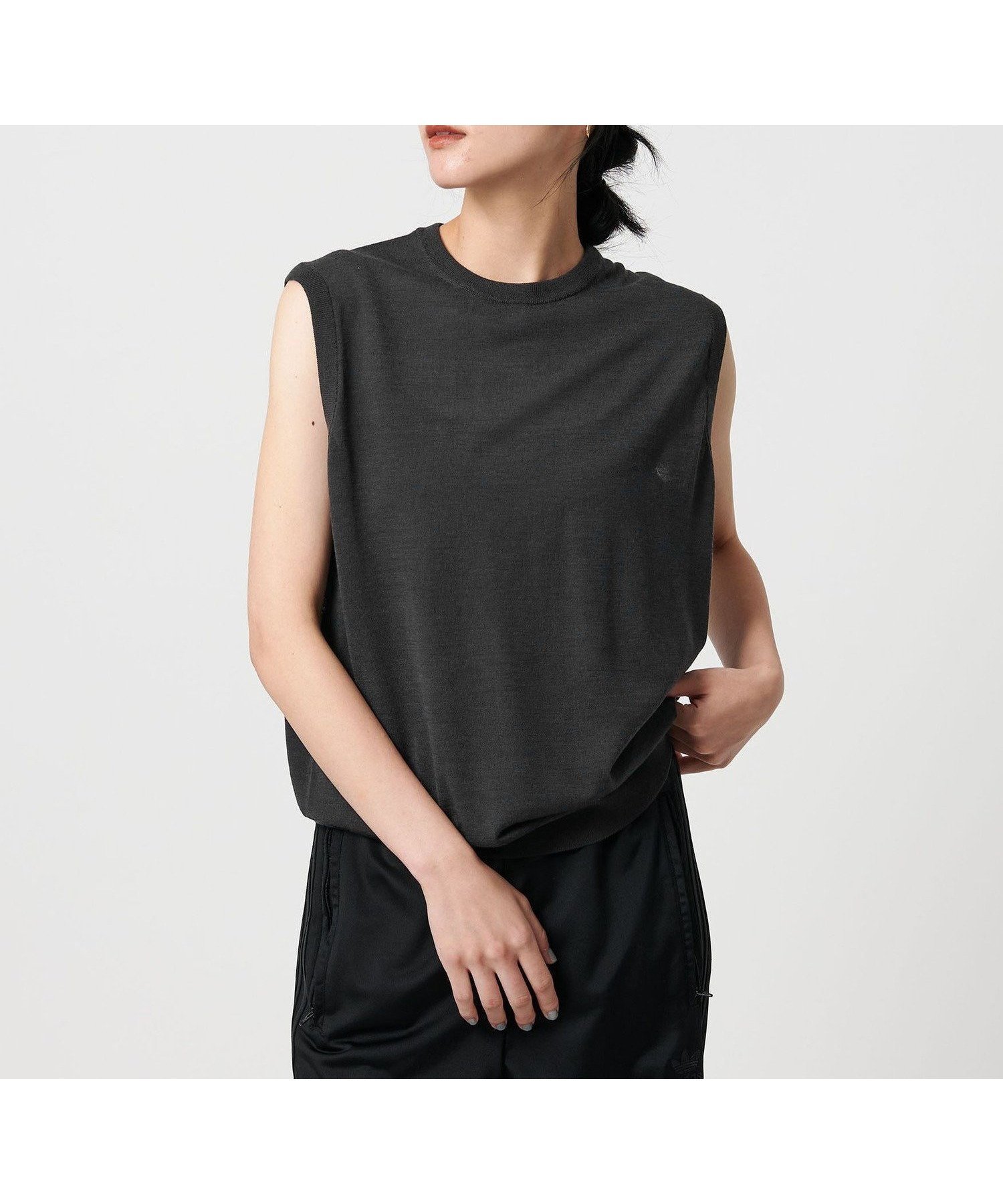 【ビューティ&ユース ユナイテッドアローズ/BEAUTY&YOUTH / UNITED ARROWS】のウールナイロン シアーノースリーブニット インテリア・キッズ・メンズ・レディースファッション・服の通販 founy(ファニー) 　ファッション　Fashion　レディースファッション　Fashion for Women　トップス・カットソー　Cut & Sew Tops　ニット　Knit Tops & Sweaters　キャミソール&ノースリーブ　Camisoles & Sleeveless Tops　インナー　Innerwear　カーディガン　Cardigan, Knitwear　シアー　Sheer, See-Through　スラックス　Slacks, Dress Pants　デニム　Denim, Jeans Material　ノースリーブ　Sleeveless, No-Sleeve　ベーシック　Basic, Essential　ボトム　Bottoms, Lower Wear　ワイド　Wide, Wide Fit　DK.GRAY|ID: prp329100004619339 ipo3291000000033282828