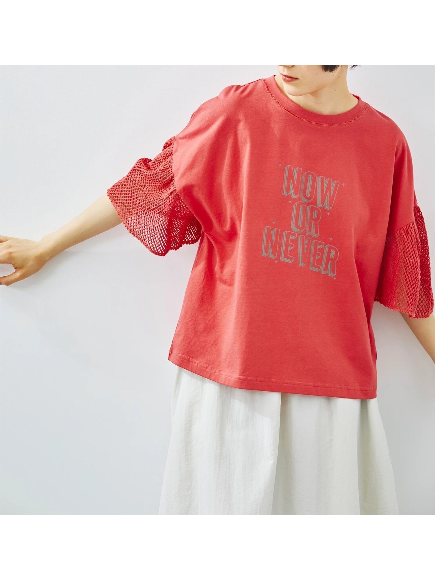 【サマンサモスモス/Samansa Mos2】の接触冷感 袖メッシュプリントTシャツ インテリア・キッズ・メンズ・レディースファッション・服の通販 founy(ファニー) 　ファッション　Fashion　レディースファッション　Fashion for Women　トップス・カットソー　Cut & Sew Tops　シャツ・ブラウス・オフィスカジュアル　Elegant Blouses & Button-Ups　ロングTシャツ・Tシャツ　Longline T-Shirts & Tees　プリント　Print, Printed Pattern　メッシュ　Mesh, Net Fabric　レッド|ID: prp329100004619645 ipo3291000000033567348