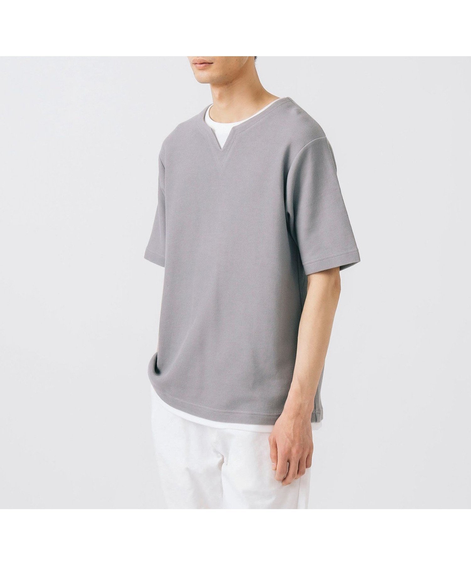【ビームス ハート/BEAMS HEART】の鹿の子 キーネック フェイクレイヤード Tシャツ(接触冷感) インテリア・キッズ・メンズ・レディースファッション・服の通販 founy(ファニー) 　ファッション　Fashion　レディースファッション　Fashion for Women　トップス・カットソー　Cut & Sew Tops　シャツ・ブラウス・オフィスカジュアル　Elegant Blouses & Button-Ups　ロングTシャツ・Tシャツ　Longline T-Shirts & Tees　カットソー　Cut and Sewn Top　鹿の子　Piqué, Kanoko Fabric　シンプル　Simple, Minimal　フィット　Fit, Slim Fit　ベーシック　Basic, Essential　GREY|ID: prp329100004619726 ipo3291000000033718532