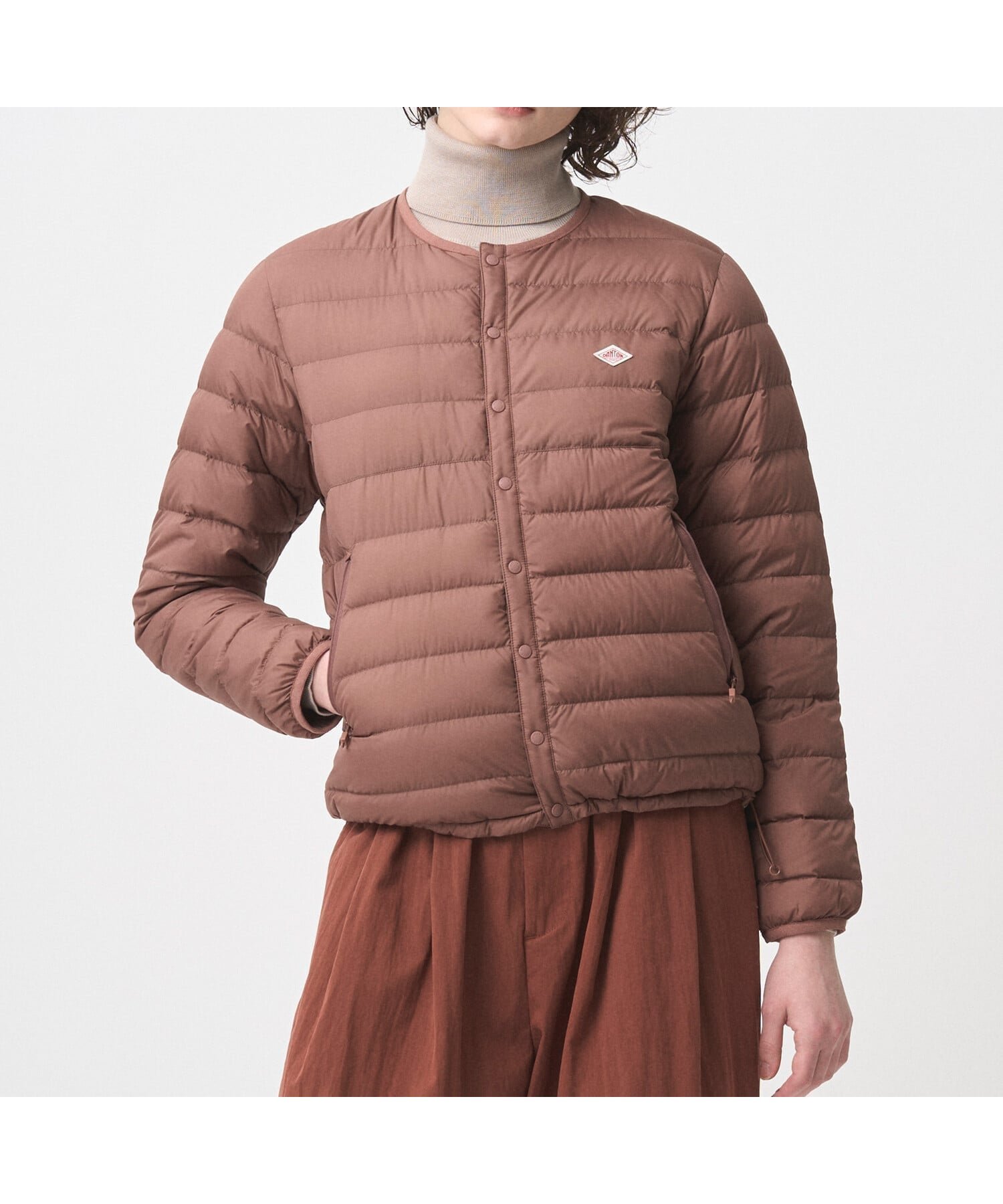【ビショップ/Bshop】のクルーネック インナーダウンジャケット WOMEN インテリア・キッズ・メンズ・レディースファッション・服の通販 founy(ファニー) 　ファッション　Fashion　レディースファッション　Fashion for Women　アウター　Coat / Outerwear Collection　レディースジャケット・軽アウター　Jackets　スピンドル　Spindle, Drawcord　タフタ　Taffeta, Structured Fabric　ダウン　Down, Puffer　フィット　Fit, Slim Fit　フロント　Front, Front Design　ポケット　Pocket, Pocket Detail　レギュラー　Regular, Standard Fit　春　Spring　秋　Autumn　軽量　Lightweight, Ultra Light　BROWN系1|ID: prp329100004619811 ipo3291000000033133188