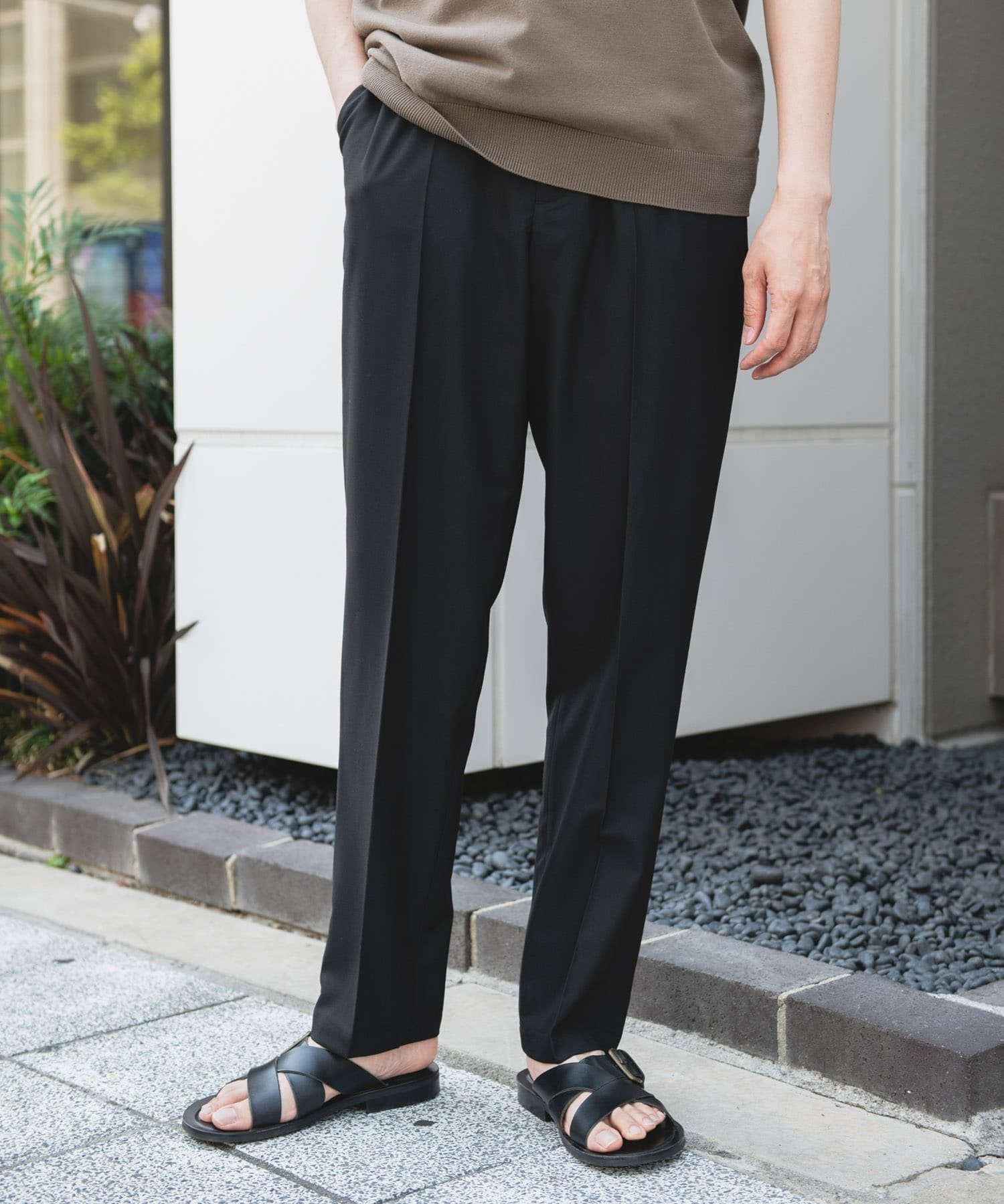 【アーバンリサーチ ドアーズ/URBAN RESEARCH DOORS / MEN】のTRストレッチテーパードトラウザー インテリア・キッズ・メンズ・レディースファッション・服の通販 founy(ファニー) 　ファッション　Fashion　メンズファッション　Fashion for Men　2025年　2025　2025春夏・S/S　Spring/Summer 2025 SS25　おすすめ　Recommended / Our Picks　カットソー　Cut and Sewn Top　カーディガン　Cardigan, Knitwear　サンダル　Sandals, Summer Shoes　ジャケット　Jacket, Outerwear　ストレッチ　Stretch, Stretchy Fabric　スニーカー　Sneakers, Trainers　センター　Center, Center Line　テーパード　Tapered, Tapered Pants　ベーシック　Basic, Essential　リラックス　Relax, Relaxed Fit　エレガント 上品　Elegant　夏　Summer　定番　Standard, Basic Item　S/S・春夏　SS, Spring/Summer, Warm Season　BLACK|ID: prp329100004620003 ipo3291000000033136091