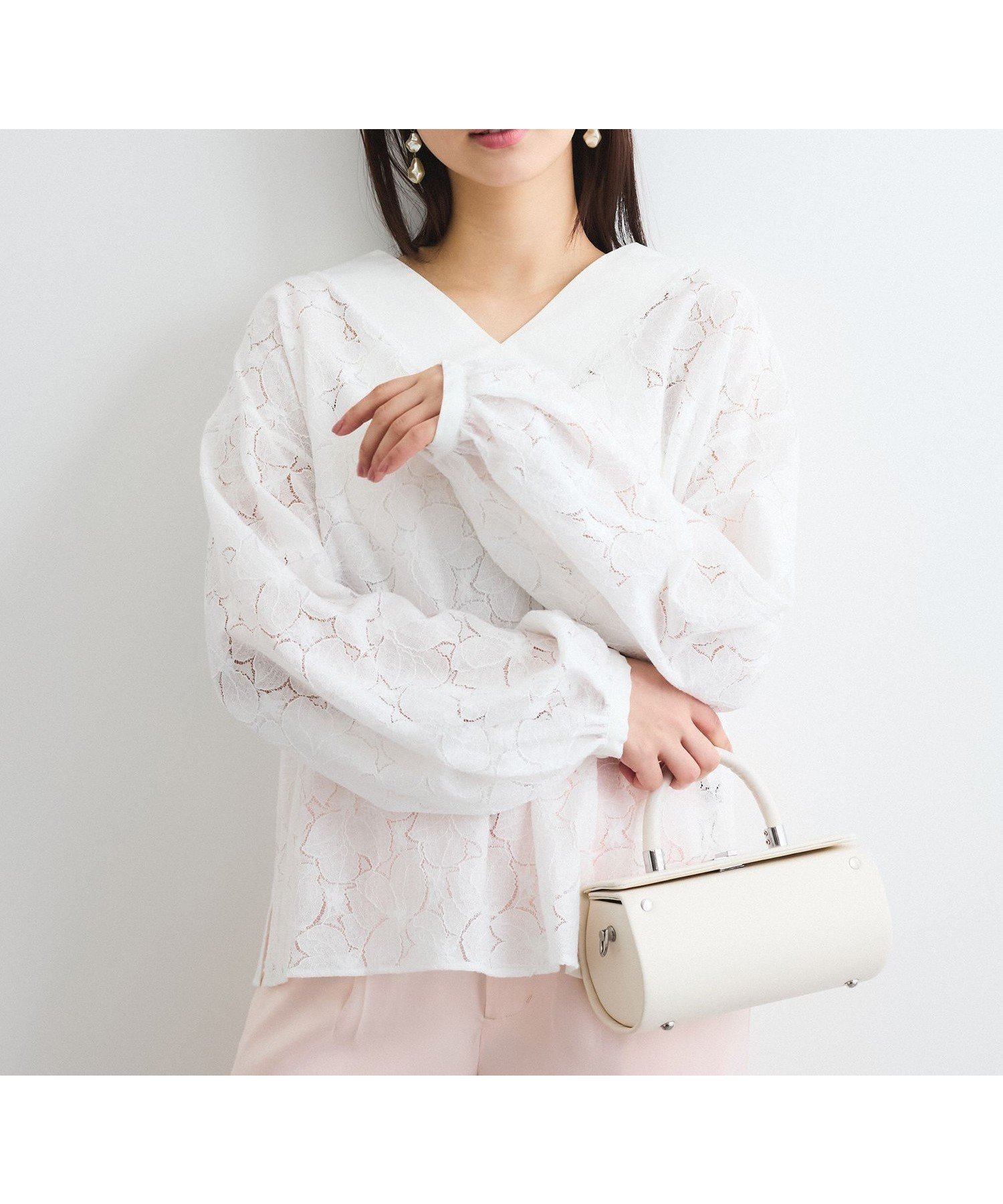 【クイーンズ コート/QUEENS COURT】のフラワーレースプルブラウス≪手洗い可能≫ インテリア・キッズ・メンズ・レディースファッション・服の通販 founy(ファニー) 　ファッション　Fashion　レディースファッション　Fashion for Women　トップス・カットソー　Cut & Sew Tops　シャツ・ブラウス・オフィスカジュアル　Elegant Blouses & Button-Ups　インナー　Innerwear　オレンジ　Orange　ガーリー　Girly, Feminine Style　テクスチャー　Texture, Textured Fabric　デコルテ　Décolleté, Neckline　パターン　Pattern, Design Print　フラワー　Flower, Floral　ポケット　Pocket, Pocket Detail　おすすめ　Recommended / Our Picks　ホワイト|ID: prp329100004620085 ipo3291000000033137245