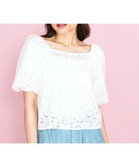 【クイーンズ コート/QUEENS COURT】の【SHIORI IRIE コラボ】2WAYオフショルレースブラウス≪手洗い可能≫ 人気、トレンドファッション・服の通販 founy(ファニー) ファッション Fashion レディースファッション Fashion for Women トップス・カットソー Cut & Sew Tops シャツ・ブラウス・オフィスカジュアル Elegant Blouses & Button-Ups エアリー Airy Texture ギャザー Gathered, Ruffled コラボ Collaboration, Collab 切替 Switching, Contrast Panel シャーリング Shirring, Ruched ショルダー Shoulder, Shoulder Strap デコルテ Décolleté, Neckline デニム Denim, Jeans Material ビスチェ Bustier, Corset Top フェミニン Feminine, Girly ポケット Pocket, Pocket Detail マーガレット Marguerite, Daisy Pattern レース Lace, Lace Fabric |ID:prp329100004620089