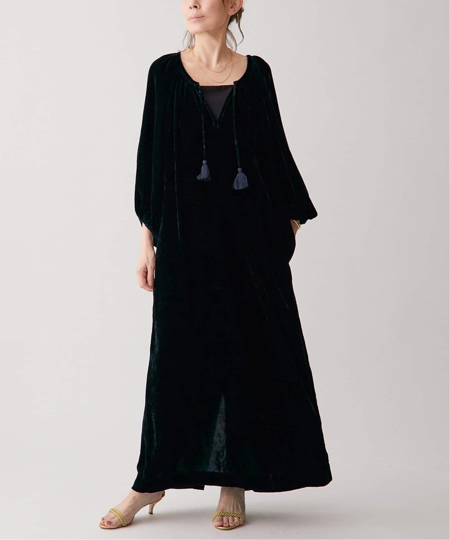【ヴェルメイユ パー イエナ/VERMEIL par iena】のNAOKO OKUSAコラボ BENARAS by CITRUS Velvet star Dress BE25061 インテリア・キッズ・メンズ・レディースファッション・服の通販 founy(ファニー) 　ファッション　Fashion　レディースファッション　Fashion for Women　ワンピース　Dresses　フォーマル・パーティードレス・結婚式用ドレス　Elegant & Casual Dresses　インド　Indian Textile　クラッシュ　Distressed, Crashed Style　コラボ　Collaboration, Collab　コレクション　Collection, Seasonal Line　サンダル　Sandals, Summer Shoes　シルク　Silk, 100% Silk　スニーカー　Sneakers, Trainers　タートル　Turtleneck, Turtle Collar　トリプル　Triple, Three Layers　フラット　Flat, Flat Shoes　ベルベット　Velvet, Velvety　ボヘミアン　Bohemian, Ethnic Style　リゾート　Resort, Vacation Style　冬　Winter / This Winter　おすすめ　Recommended / Our Picks　ネイビー|ID: prp329100004620435 ipo3291000000033184867