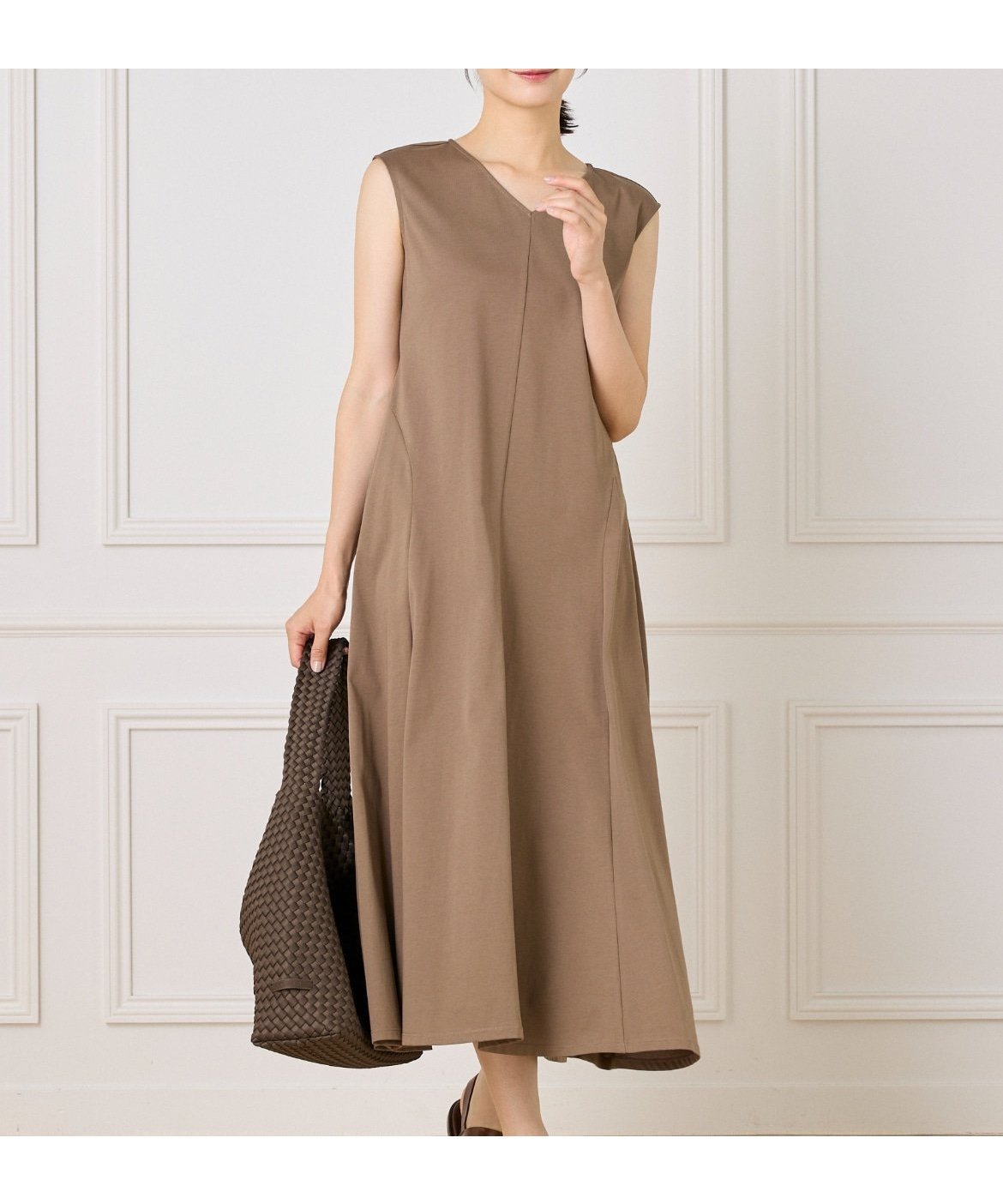 【イネド/INED】のフレアカットワンピース インテリア・キッズ・メンズ・レディースファッション・服の通販 founy(ファニー) 　ファッション　Fashion　レディースファッション　Fashion for Women　ワンピース　Dresses　カットソー　Cut and Sewn Top　吸水　Absorbent, Quick-Dry　スマート　Smart, Elegant　センター　Center, Center Line　フレア　Flare, Flared　エレガント 上品　Elegant　モカチャ|ID: prp329100004620622 ipo3291000000033146237