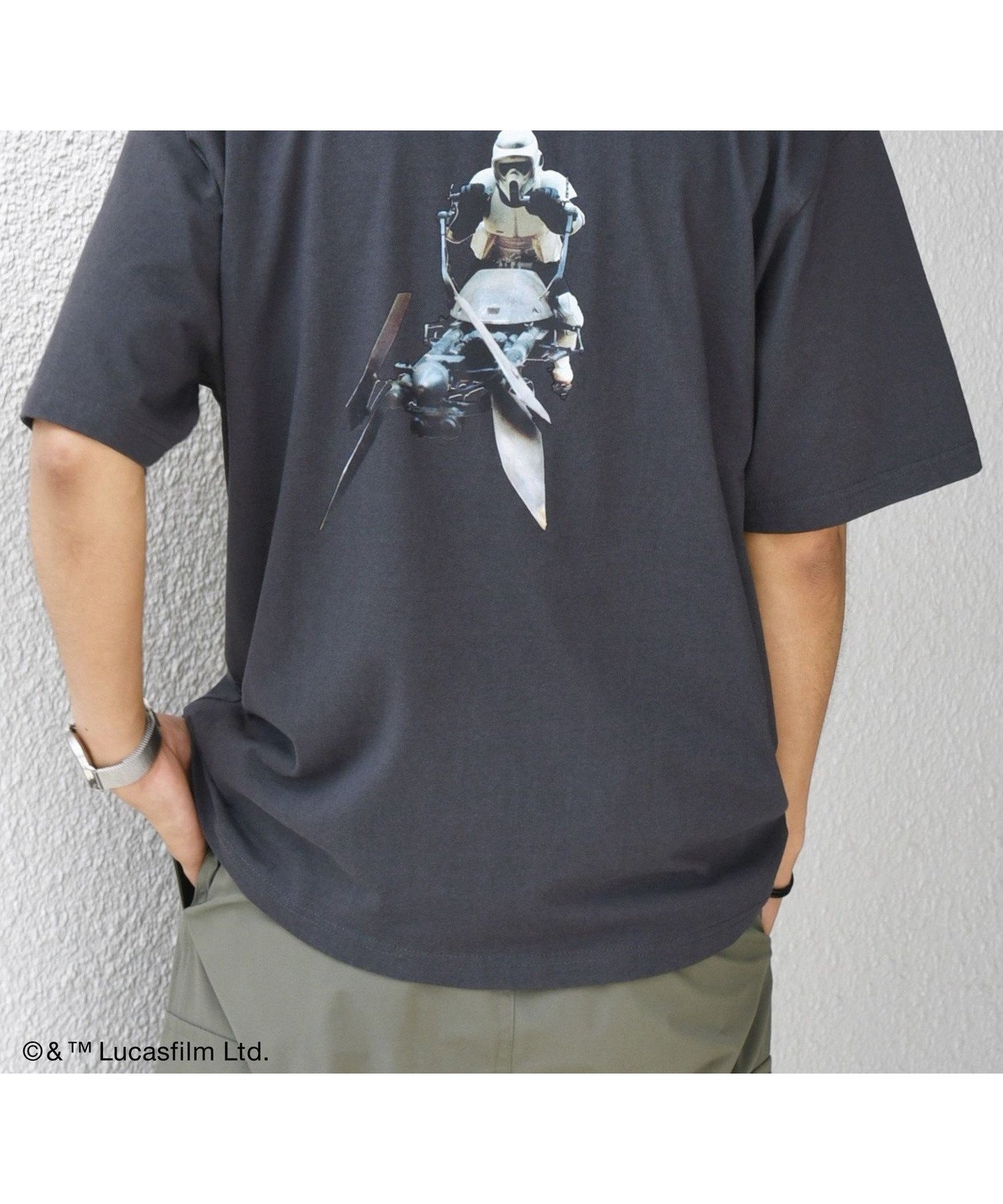 【シップス フォー ウィメン/SHIPS】のSHIPS any STAR WARS / スター・ウォーズ グラフィック Tシャツ インテリア・キッズ・メンズ・レディースファッション・服の通販 founy(ファニー) 　ファッション　Fashion　レディースファッション　Fashion for Women　トップス・カットソー　Cut & Sew Tops　シャツ・ブラウス・オフィスカジュアル　Elegant Blouses & Button-Ups　ロングTシャツ・Tシャツ　Longline T-Shirts & Tees　キャラクター　Character, Licensed Characters　グラフィック　Graphic, Graphic Design　コンパクト　Compact, Small Size　サークル　Circle, Round Design　フィット　Fit, Slim Fit　プリント　Print, Printed Pattern　ボックス　Boxy, Box Shape　ルーズ　Loose, Oversized　ワンポイント　One Point, Statement Accent　おすすめ　Recommended / Our Picks　夏　Summer　ダークグレー|ID: prp329100004620666 ipo3291000000033348742