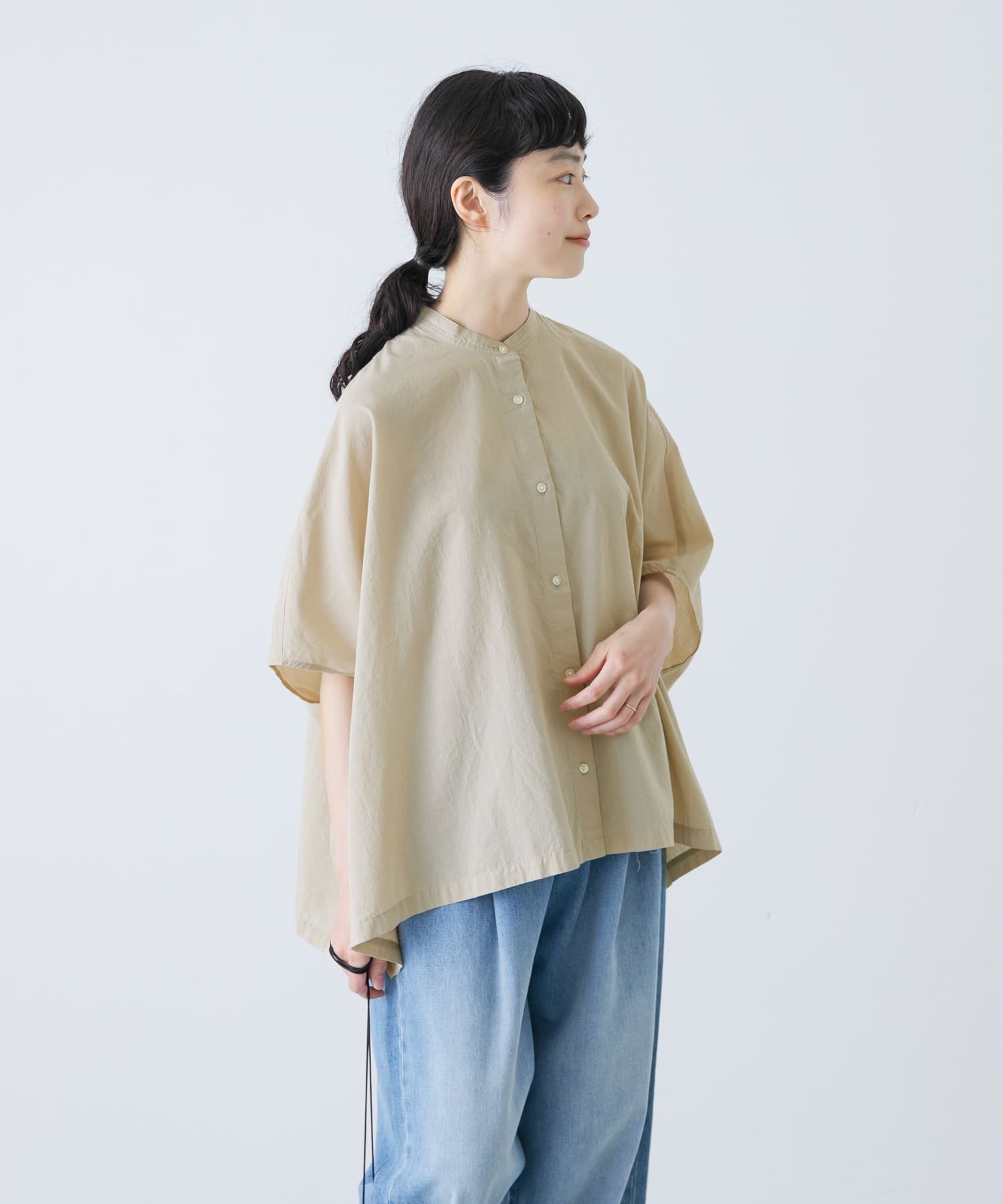 【かぐれ/kagure / URBAN RESEARCH】のコットンスクエアポンチョシャツ 人気、トレンドファッション・服の通販 founy(ファニー) 　ファッション　Fashion　レディースファッション　Fashion for Women　アウター　Coat / Outerwear Collection　ポンチョ・ケープコート　Ponchos & Capes　トップス・カットソー　Cut & Sew Tops　シャツ・ブラウス・オフィスカジュアル　Elegant Blouses & Button-Ups　2025年　2025　2025春夏・S/S　Spring/Summer 2025 SS25　シンプル　Simple, Minimal　スタンド　Stand Collar, Upright Stand　スリット　Slit, Slit Detail　ワイド　Wide, Wide Fit　エレガント 上品　Elegant　夏　Summer　S/S・春夏　SS, Spring/Summer, Warm Season　羽織　Haori, Light Jacket　 other-1|ID: prp329100004620677 ipo3291000000033225701
