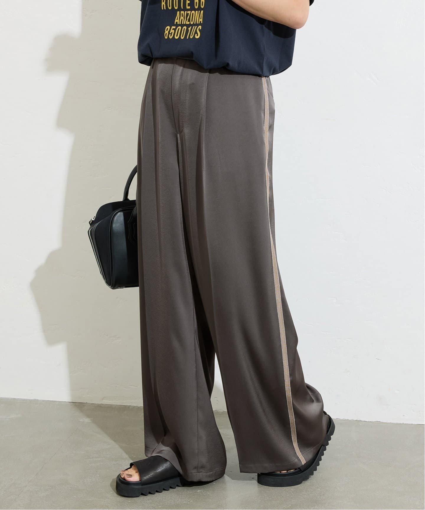 【ジャーナルスタンダード/JOURNAL STANDARD】の《追加 》【 FUNCTION】【接触冷感/洗える】マットサテンワイドパンツ インテリア・キッズ・メンズ・レディースファッション・服の通販 founy(ファニー) 　ファッション　Fashion　レディースファッション　Fashion for Women　パンツ　Pants & Trousers　2025年　2025　2025-2026秋冬・A/W　Autumn/Winter 2025–26 AW25–26　洗える　Machine Washable　グレー|ID: prp329100004620871 ipo3291000000033151665
