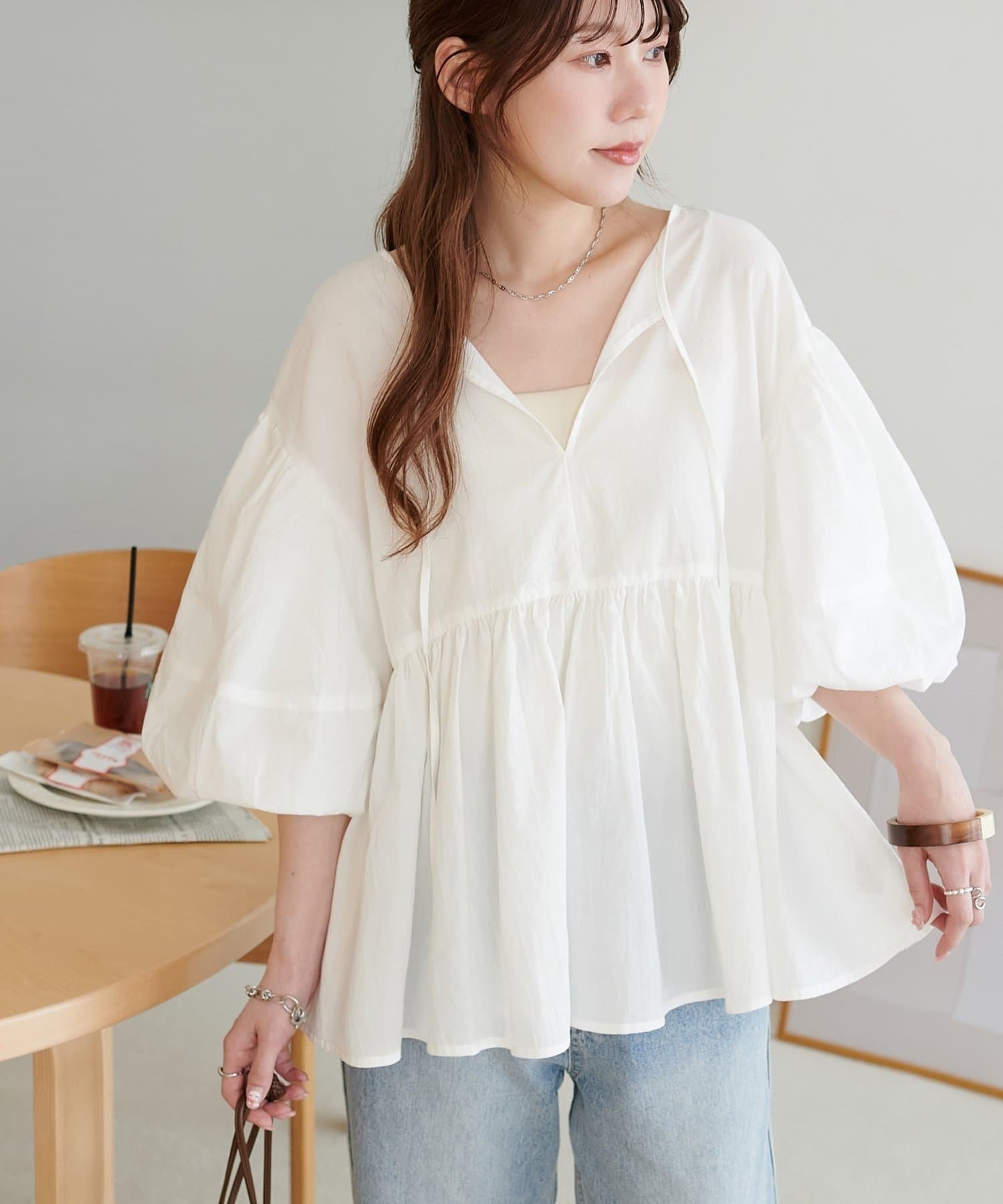 【ディスコート/Discoat】の前後2way袖バルーンブラウス インテリア・キッズ・メンズ・レディースファッション・服の通販 founy(ファニー) 　ファッション　Fashion　レディースファッション　Fashion for Women　トップス・カットソー　Cut & Sew Tops　シャツ・ブラウス・オフィスカジュアル　Elegant Blouses & Button-Ups　バルーン　Balloon, Balloon Silhouette　フレア　Flare, Flared　オフホワイト|ID: prp329100004621013 ipo3291000000033153511