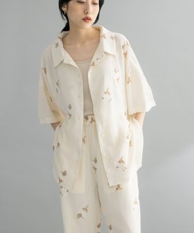 【ケービーエフ/KBF / URBAN RESEARCH】の『WEB限定』エンブロイダリーワイドシャツ 人気、トレンドファッション・服の通販 founy(ファニー) ファッション Fashion レディースファッション Fashion for Women トップス・カットソー Cut & Sew Tops シャツ・ブラウス・オフィスカジュアル Elegant Blouses & Button-Ups 2025年 2025 2025春夏・S/S Spring/Summer 2025 SS25 おすすめ Recommended / Our Picks エンブロイダリー Embroidery Design セットアップ Set-Up, Coordinated Outfit リラックス Relax, Relaxed Fit ワイド Wide, Wide Fit 夏 Summer S/S・春夏 SS, Spring/Summer, Warm Season |ID:prp329100004621034