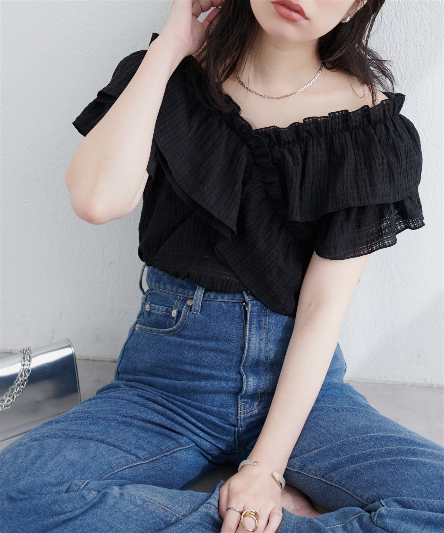 【ナチュラルクチュール/natural couture】の2WAYランダムフリルオフショルブラウス インテリア・キッズ・メンズ・レディースファッション・服の通販 founy(ファニー) 　ファッション　Fashion　レディースファッション　Fashion for Women　トップス・カットソー　Cut & Sew Tops　シャツ・ブラウス・オフィスカジュアル　Elegant Blouses & Button-Ups　アクセサリー　Fashion Accessories　サンダル　Sandals, Summer Shoes　スニーカー　Sneakers, Trainers　ダウン　Down, Puffer　デコルテ　Décolleté, Neckline　デニム　Denim, Jeans Material　パール　Pearl, Pearl Accent　ビジュー　Bijou, Jewel-like Accent　フェミニン　Feminine, Girly　フリル　Frill, Ruffle　フレア　Flare, Flared　ポケット　Pocket, Pocket Detail　レース　Lace, Lace Fabric　エレガント 上品　Elegant　2025年　2025　2025春夏・S/S　Spring/Summer 2025 SS25　ブラック|ID: prp329100004621531 ipo3291000000033558632