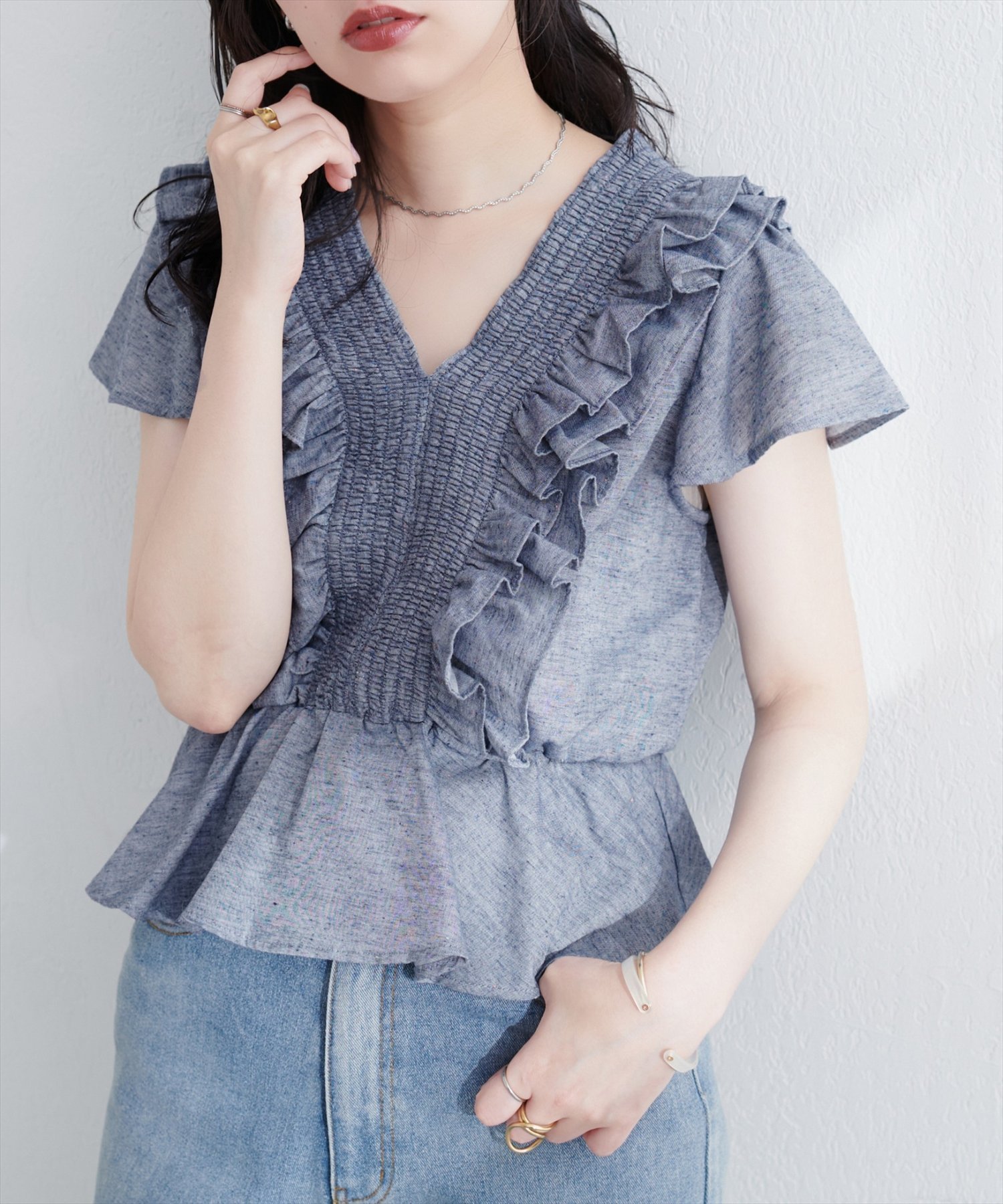 【ナチュラルクチュール/natural couture】の【WEB限定】シャーリングペプラムブラウス インテリア・キッズ・メンズ・レディースファッション・服の通販 founy(ファニー) 　ファッション　Fashion　レディースファッション　Fashion for Women　トップス・カットソー　Cut & Sew Tops　シャツ・ブラウス・オフィスカジュアル　Elegant Blouses & Button-Ups　エレガント 上品　Elegant　サンダル　Sandals, Summer Shoes　シャーリング　Shirring, Ruched　スニーカー　Sneakers, Trainers　デニム　Denim, Jeans Material　フェミニン　Feminine, Girly　フリル　Frill, Ruffle　フレア　Flare, Flared　ペプラム　Peplum, Flared Hem　ポケット　Pocket, Pocket Detail　リラックス　Relax, Relaxed Fit　ロング　Long, Long-Length　ワイド　Wide, Wide Fit　おすすめ　Recommended / Our Picks　2025年　2025　2025春夏・S/S　Spring/Summer 2025 SS25　インディゴブルー|ID: prp329100004621553 ipo3291000000033212508