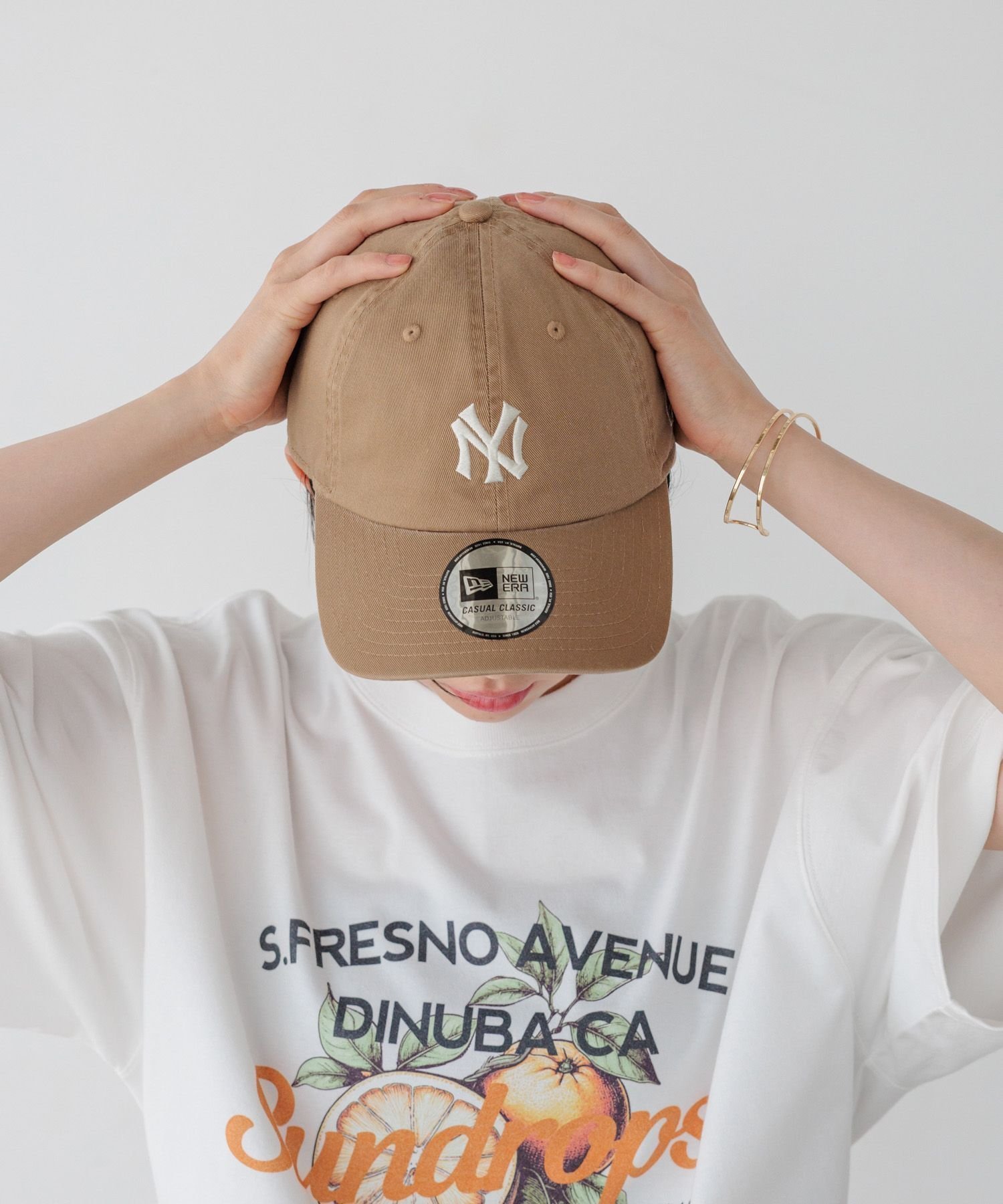 【ベイフロー/BAYFLOW】の【NEW ERA(ニューエラ)】別注STRAP LOGO CC(WOMENS) 人気、トレンドファッション・服の通販 founy(ファニー) 　ファッション　Fashion　レディースファッション　Fashion for Women　ウォッシュ　Washed Finish　キャップ　Cap, Baseball Cap　クラシック　Classic, Timeless Style　シンプル　Simple, Minimal　ダメージ　Distressed, Destroyed　ビンテージ　Vintage, Retro Style　別注　Limited Edition, Custom Order　 other-1|ID: prp329100004621633 ipo3291000000033160717