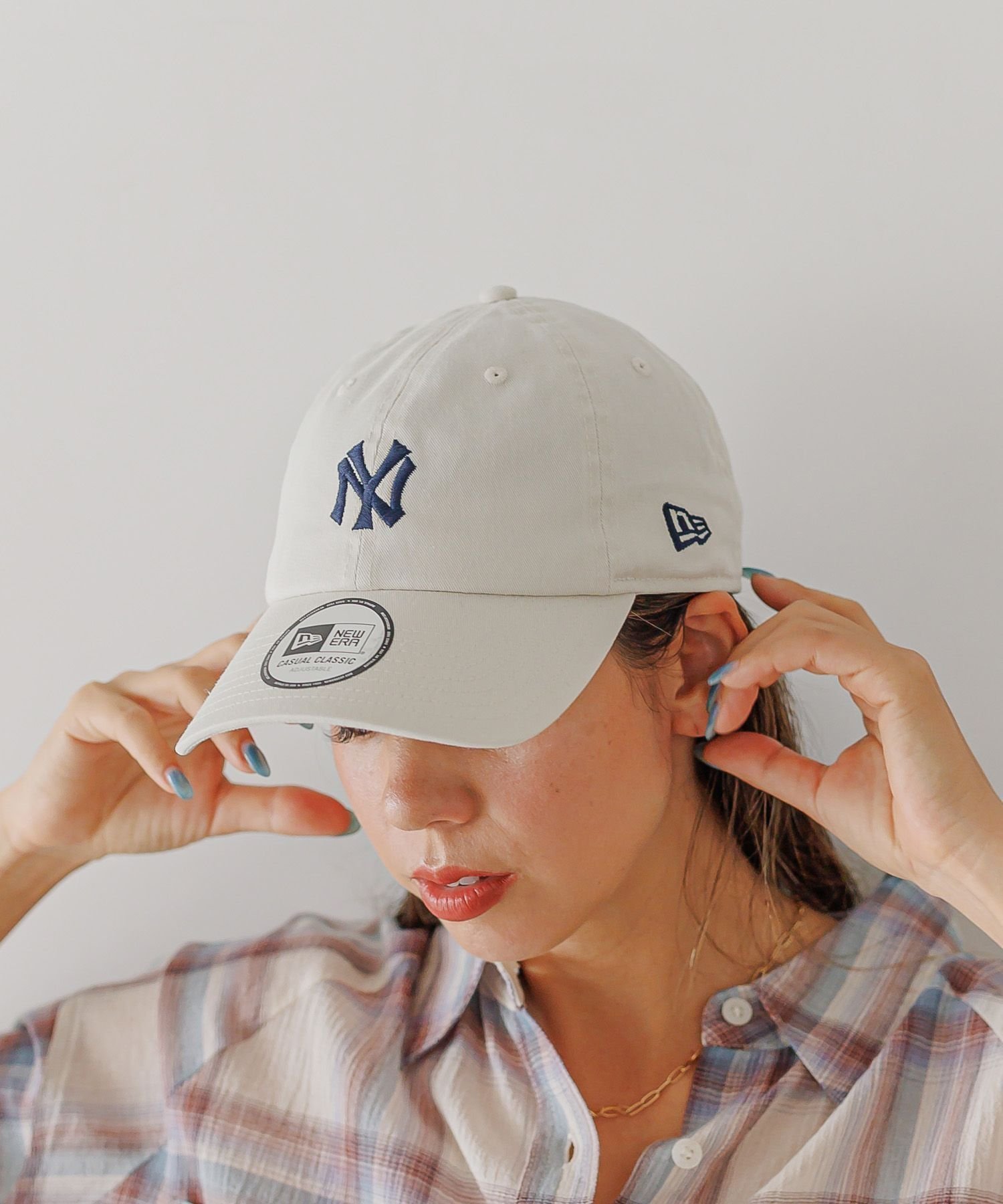 【ベイフロー/BAYFLOW】の【NEW ERA(ニューエラ)】別注STRAP LOGO CC(WOMENS) インテリア・キッズ・メンズ・レディースファッション・服の通販 founy(ファニー) 　ファッション　Fashion　レディースファッション　Fashion for Women　ウォッシュ　Washed Finish　キャップ　Cap, Baseball Cap　クラシック　Classic, Timeless Style　シンプル　Simple, Minimal　ダメージ　Distressed, Destroyed　ビンテージ　Vintage, Retro Style　別注　Limited Edition, Custom Order　オフホワイト11|ID: prp329100004621633 ipo3291000000033160722