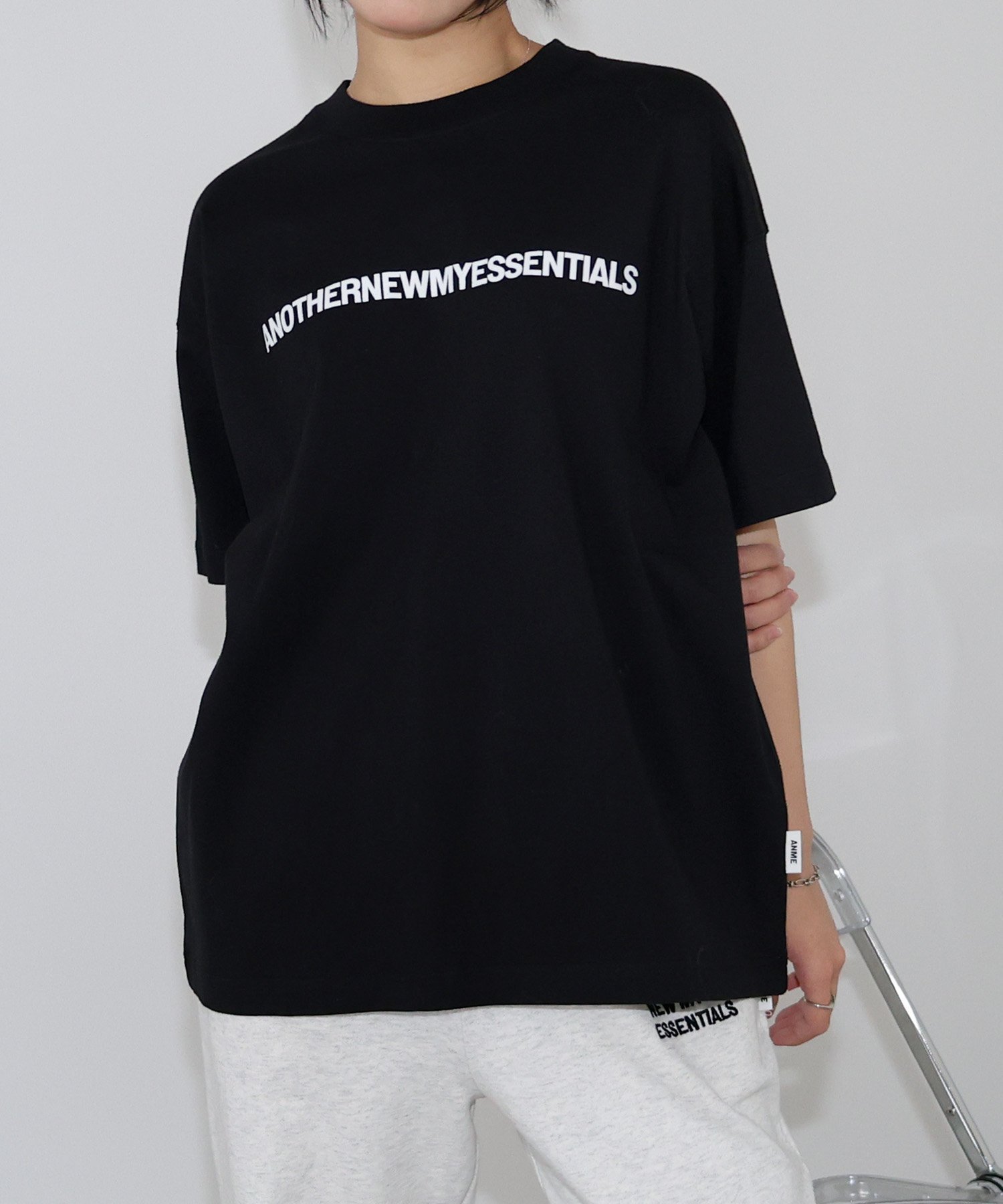 【アンドミー/andme】のANOTHER ロゴ プリント 半袖 Tシャツ ANME アンメ インテリア・キッズ・メンズ・レディースファッション・服の通販 founy(ファニー) 　ファッション　Fashion　レディースファッション　Fashion for Women　トップス・カットソー　Cut & Sew Tops　シャツ・ブラウス・オフィスカジュアル　Elegant Blouses & Button-Ups　ロングTシャツ・Tシャツ　Longline T-Shirts & Tees　シンプル　Simple, Minimal　プリント　Print, Printed Pattern　ワンポイント　One Point, Statement Accent　別注　Limited Edition, Custom Order　半袖　Short Sleeve, Half Sleeve　ブラック|ID: prp329100004621730 ipo3291000000033795543