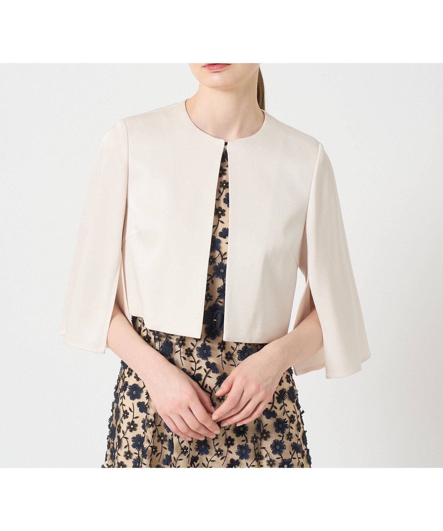 【アナイ/ANAYI】のトリアセサテンボレロジャケット 人気、トレンドファッション・服の通販 founy(ファニー) 　ファッション　Fashion　レディースファッション　Fashion for Women　アウター　Coat / Outerwear Collection　レディースジャケット・軽アウター　Jackets　ボレロ・ショート丈ジャケット / ドレス羽織りに　Boleros & Short Jackets　2024年　2024　2024-2025秋冬・A/W　Autumn/Winter 2024–25 AW24–25　エレガント 上品　Elegant　コンパクト　Compact, Small Size　スリット　Slit, Slit Detail　スリーブ　Sleeve, Long Sleeve / Short Sleeve　セレモニー　Ceremony　フレア　Flare, Flared　ボレロ　Bolero, Short Cardigan　吸水　Absorbent, Quick-Dry　 other-1|ID: prp329100004621899 ipo3291000000033470660