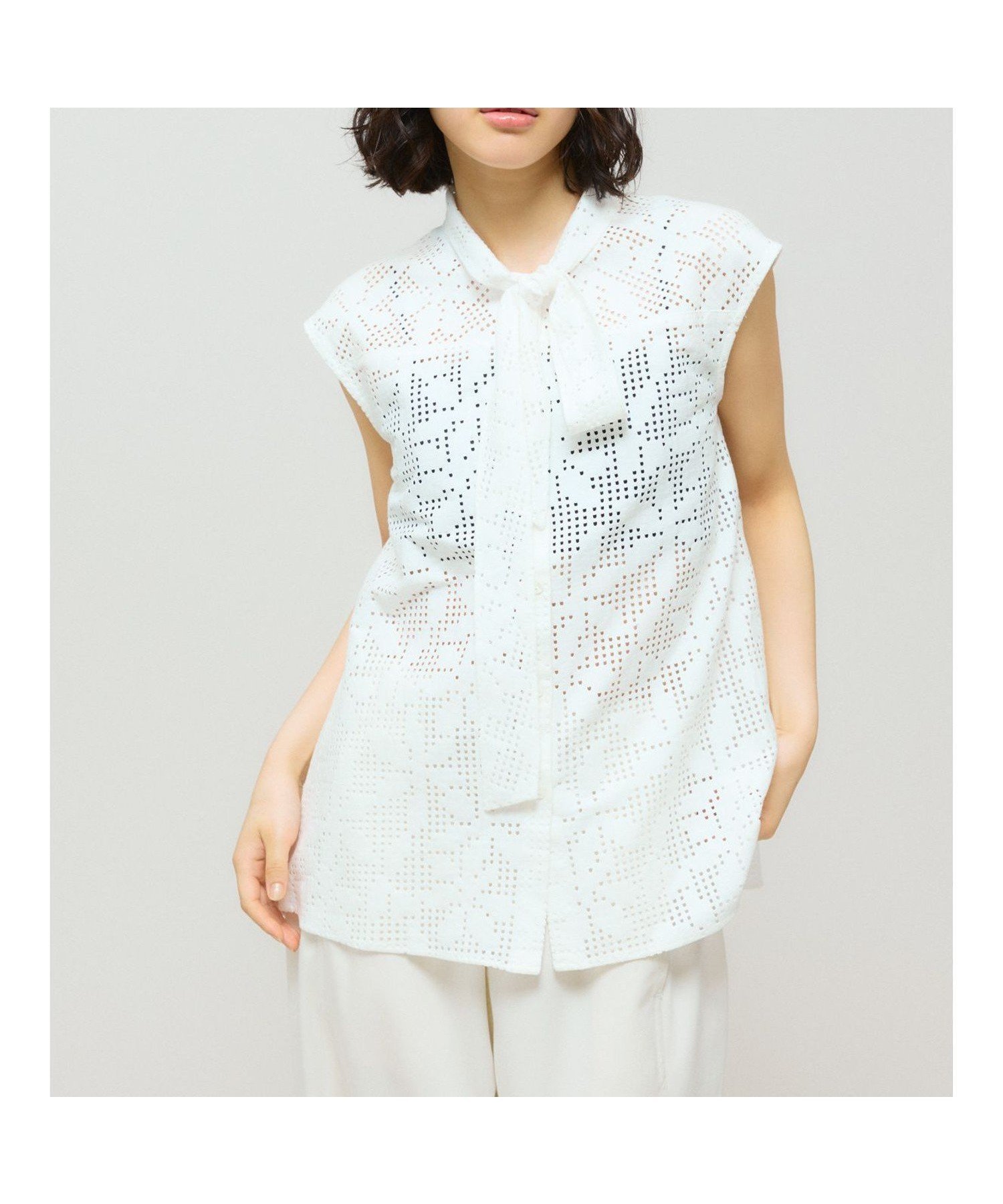 【マーコート/MARcourt】のMIDIUMISOLID for Ladies レースボウタイノースリーブブラウス 人気、トレンドファッション・服の通販 founy(ファニー) 　ファッション　Fashion　レディースファッション　Fashion for Women　トップス・カットソー　Cut & Sew Tops　キャミソール&ノースリーブ　Camisoles & Sleeveless Tops　シャツ・ブラウス・オフィスカジュアル　Elegant Blouses & Button-Ups　ノースリーブ　Sleeveless, No-Sleeve　フロント　Front, Front Design　ベスト　Vest, Waistcoat　ポケット　Pocket, Pocket Detail　ラッセル　Raschel, Raschel Lace　レース　Lace, Lace Fabric　 other-1|ID: prp329100004621937 ipo3291000000033165439