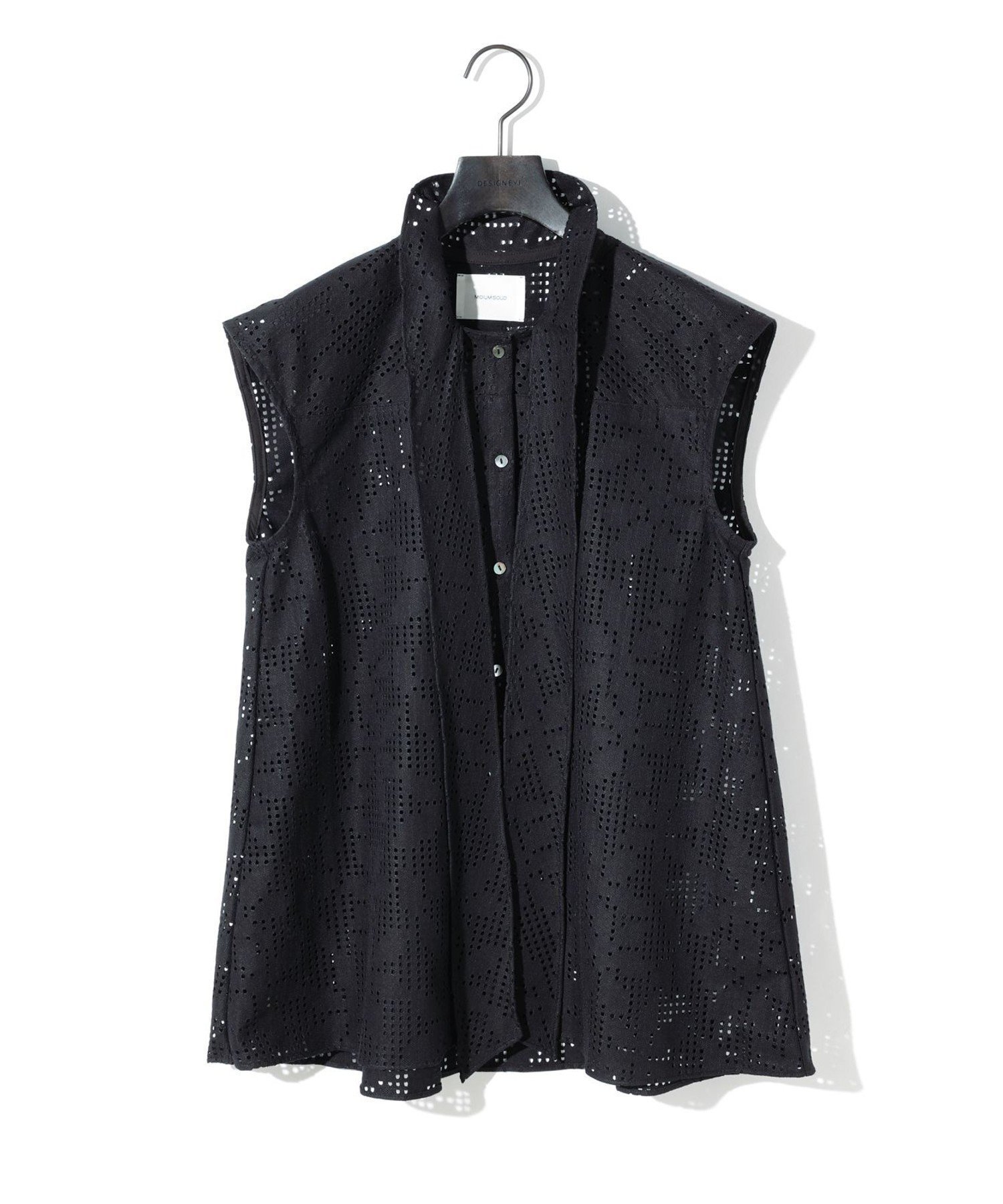 【マーコート/MARcourt】のMIDIUMISOLID for Ladies レースボウタイノースリーブブラウス インテリア・キッズ・メンズ・レディースファッション・服の通販 founy(ファニー) 　ファッション　Fashion　レディースファッション　Fashion for Women　トップス・カットソー　Cut & Sew Tops　キャミソール&ノースリーブ　Camisoles & Sleeveless Tops　シャツ・ブラウス・オフィスカジュアル　Elegant Blouses & Button-Ups　ノースリーブ　Sleeveless, No-Sleeve　フロント　Front, Front Design　ベスト　Vest, Waistcoat　ポケット　Pocket, Pocket Detail　ラッセル　Raschel, Raschel Lace　レース　Lace, Lace Fabric　ブラック|ID: prp329100004621937 ipo3291000000033165443