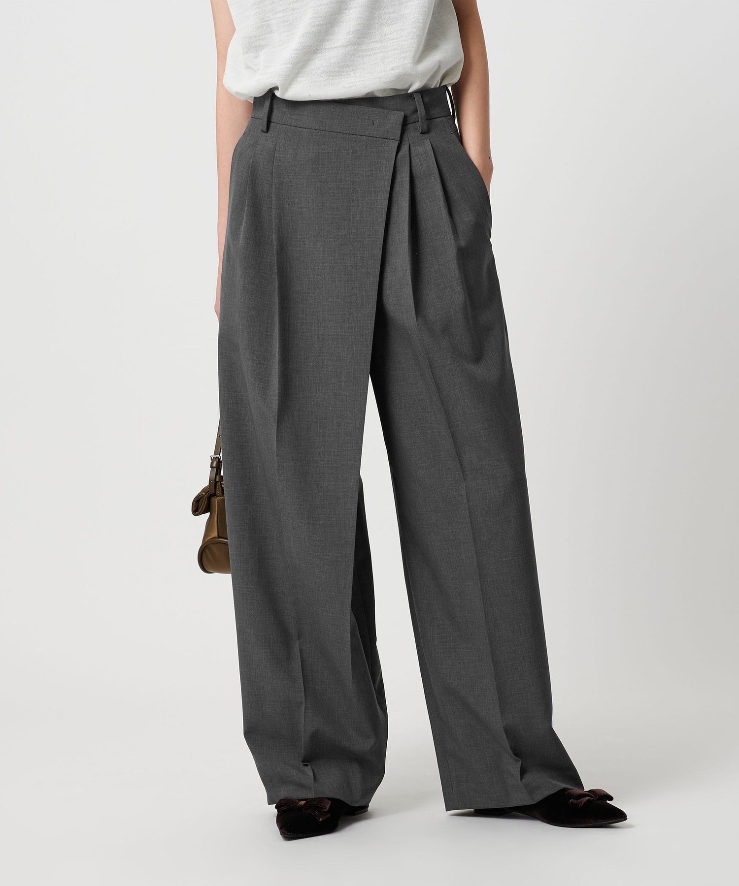 【ビューティ&ユース ユナイテッドアローズ/BEAUTY&YOUTH / UNITED ARROWS】のポプリン 2タック ラップパンツ 2 -ウォッシャブル- インテリア・キッズ・メンズ・レディースファッション・服の通販 founy(ファニー) 　ファッション　Fashion　レディースファッション　Fashion for Women　パンツ　Pants & Trousers　ウォッシャブル　Machine Washable　スラックス　Slacks, Dress Pants　センター　Center, Center Line　定番　Standard, Basic Item　プリント　Print, Printed Pattern　マニッシュ　Mannish, Boyish　メンズ　Men's, Menswear　無地　Plain, Solid Color　ラップ　Wrap, Wrap Design　おすすめ　Recommended / Our Picks　ビジネス 仕事 通勤　Business / Work / Commuting　DK.GRAY|ID: prp329100004621949 ipo3291000000033372201