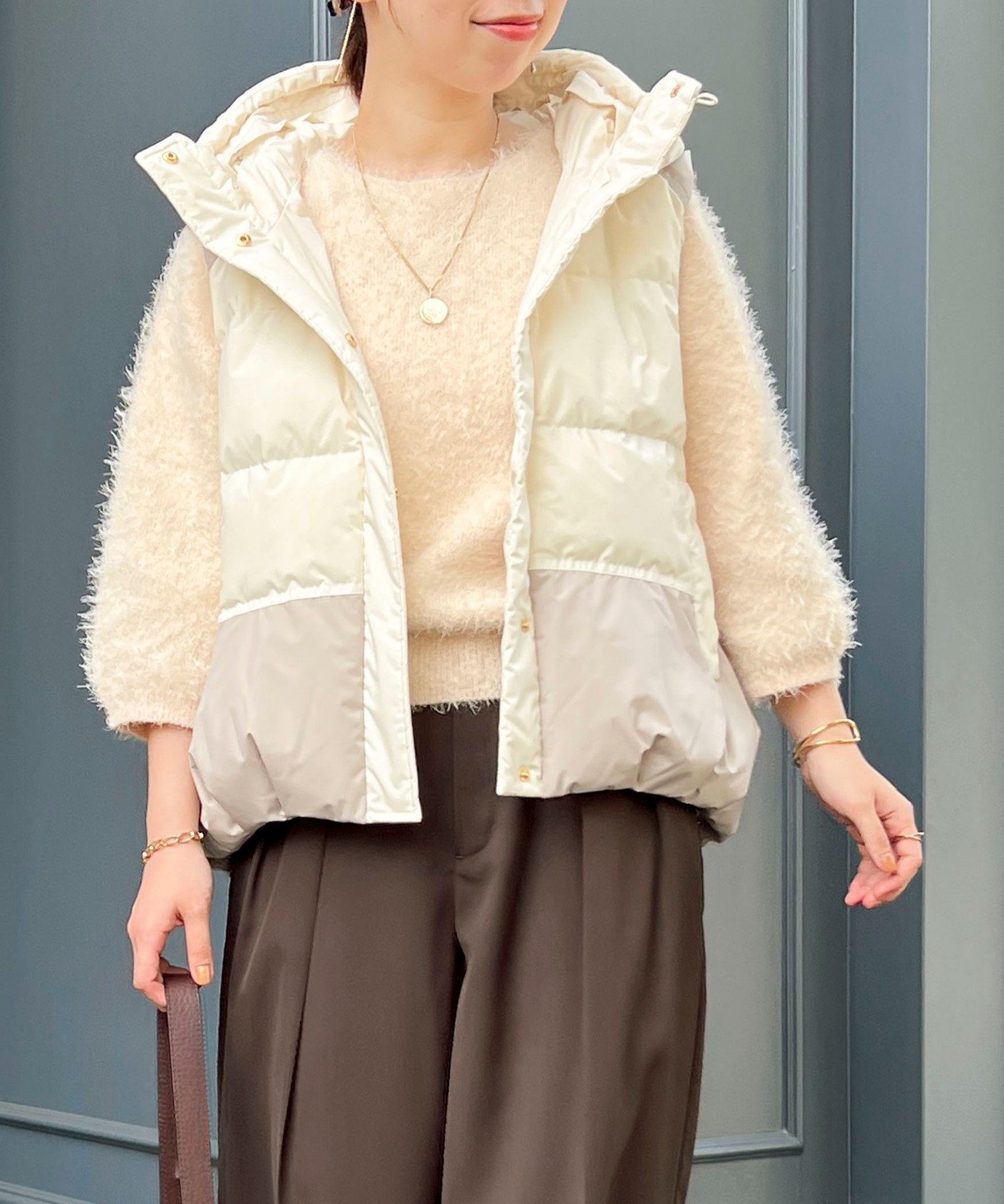 【ノーリーズ/NOLLEY'S】のエアリーフードピュアダウンベスト インテリア・キッズ・メンズ・レディースファッション・服の通販 founy(ファニー) 　ファッション　Fashion　レディースファッション　Fashion for Women　アウター　Coat / Outerwear Collection　トップス・カットソー　Cut & Sew Tops　ベスト&ジレ / 重ね着スタイル　Vests & Gilets　コンパクト　Compact, Small Size　シャーリング　Shirring, Ruched　スマート　Smart, Elegant　ダウン　Down, Puffer　チェック　Check, Plaid, Tartan　フィット　Fit, Slim Fit　フロント　Front, Front Design　ベスト　Vest, Waistcoat　ポケット　Pocket, Pocket Detail　防寒　Cold Protection, Winter-Ready　ループ　Loop, Loop Knit　おすすめ　Recommended / Our Picks　エレガント 上品　Elegant　ビジネス 仕事 通勤　Business / Work / Commuting　2025年　2025　2025-2026秋冬・A/W　Autumn/Winter 2025–26 AW25–26　ホワイト系その他|ID: prp329100004622005 ipo3291000000033166766